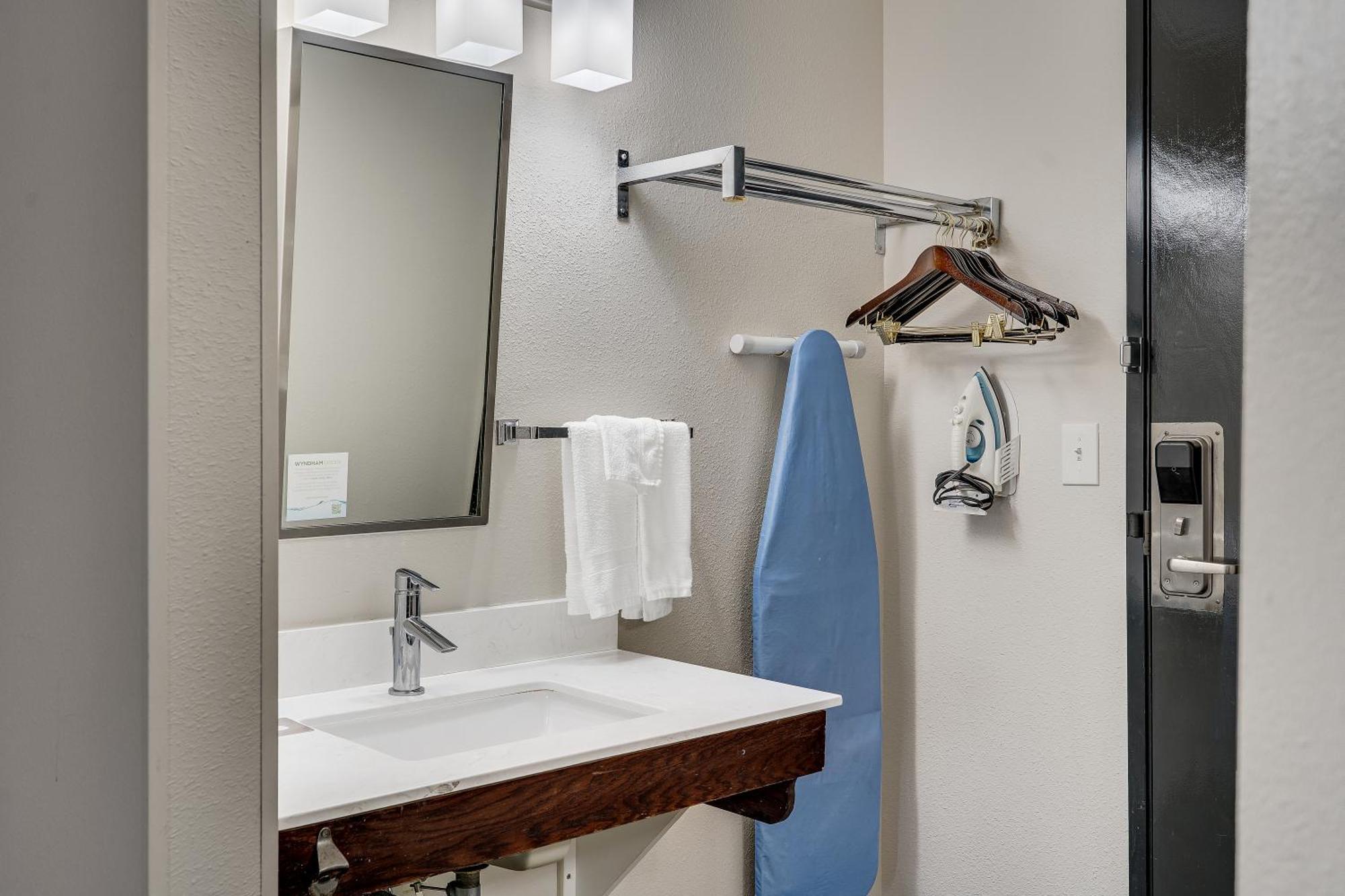 King Room Roll Shower Mobility Access or Non-Smoking