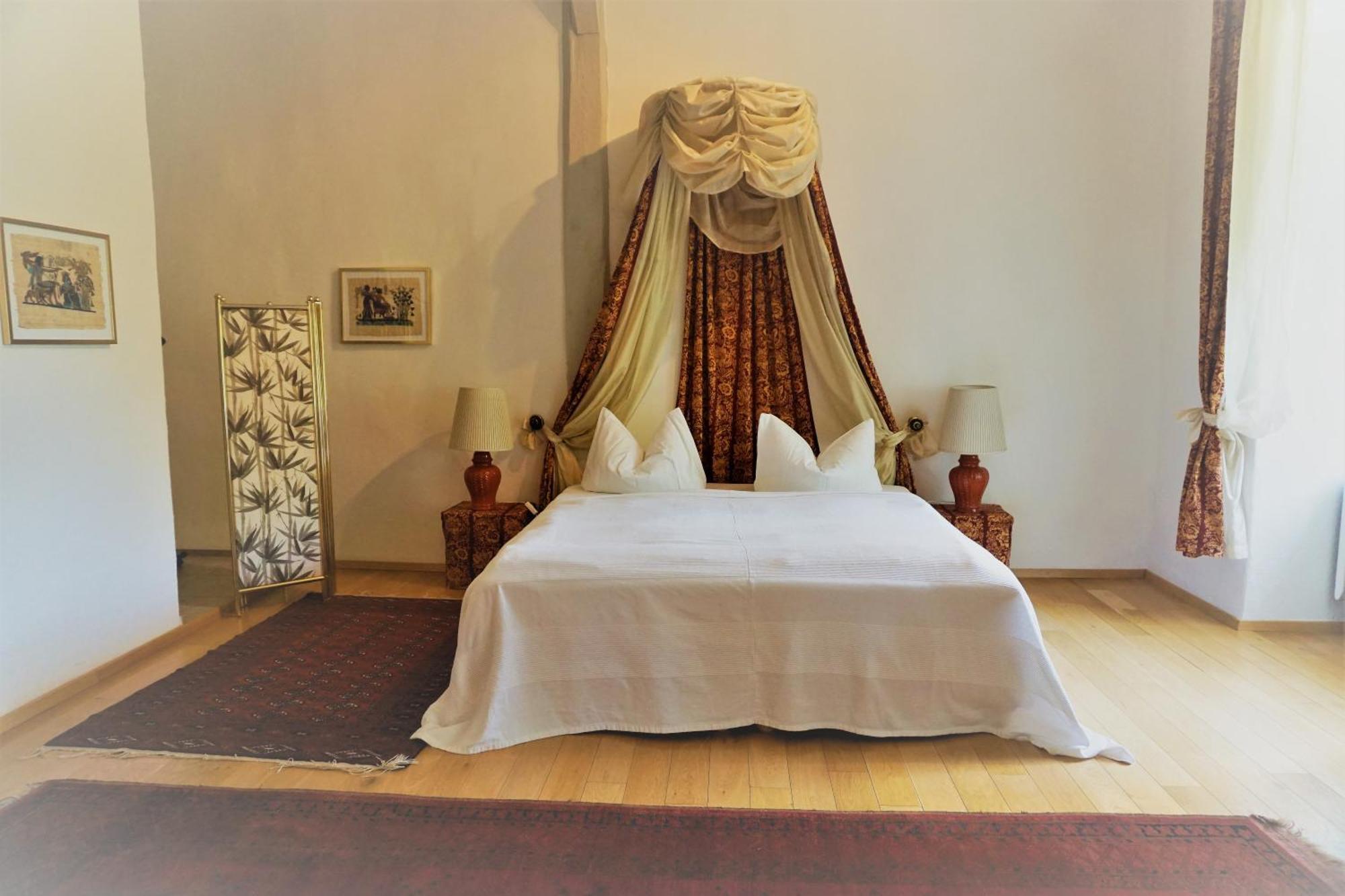 Zimmer mit Queensize-Bett