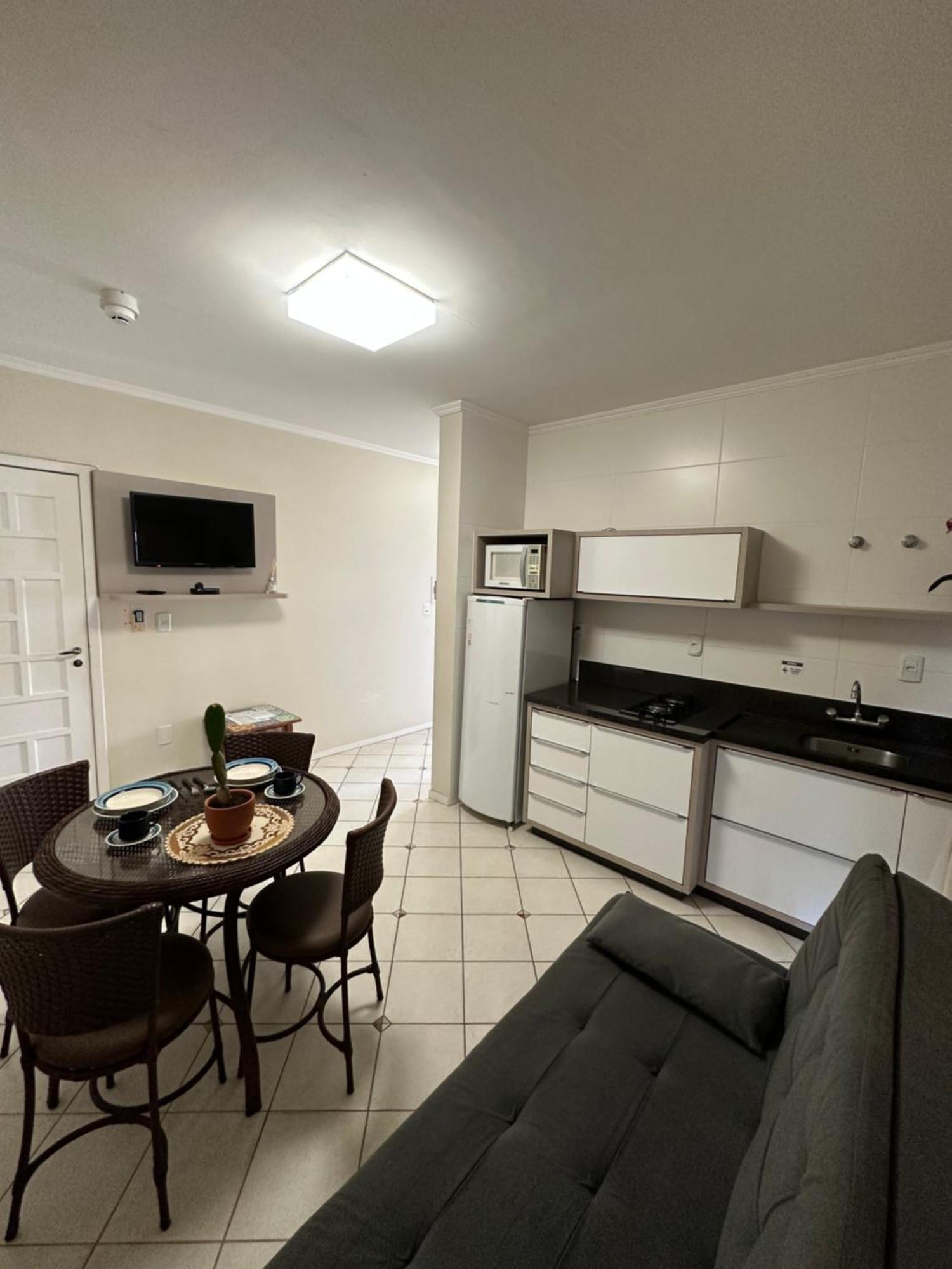 Apartamento de 1 Quarto com Varanda