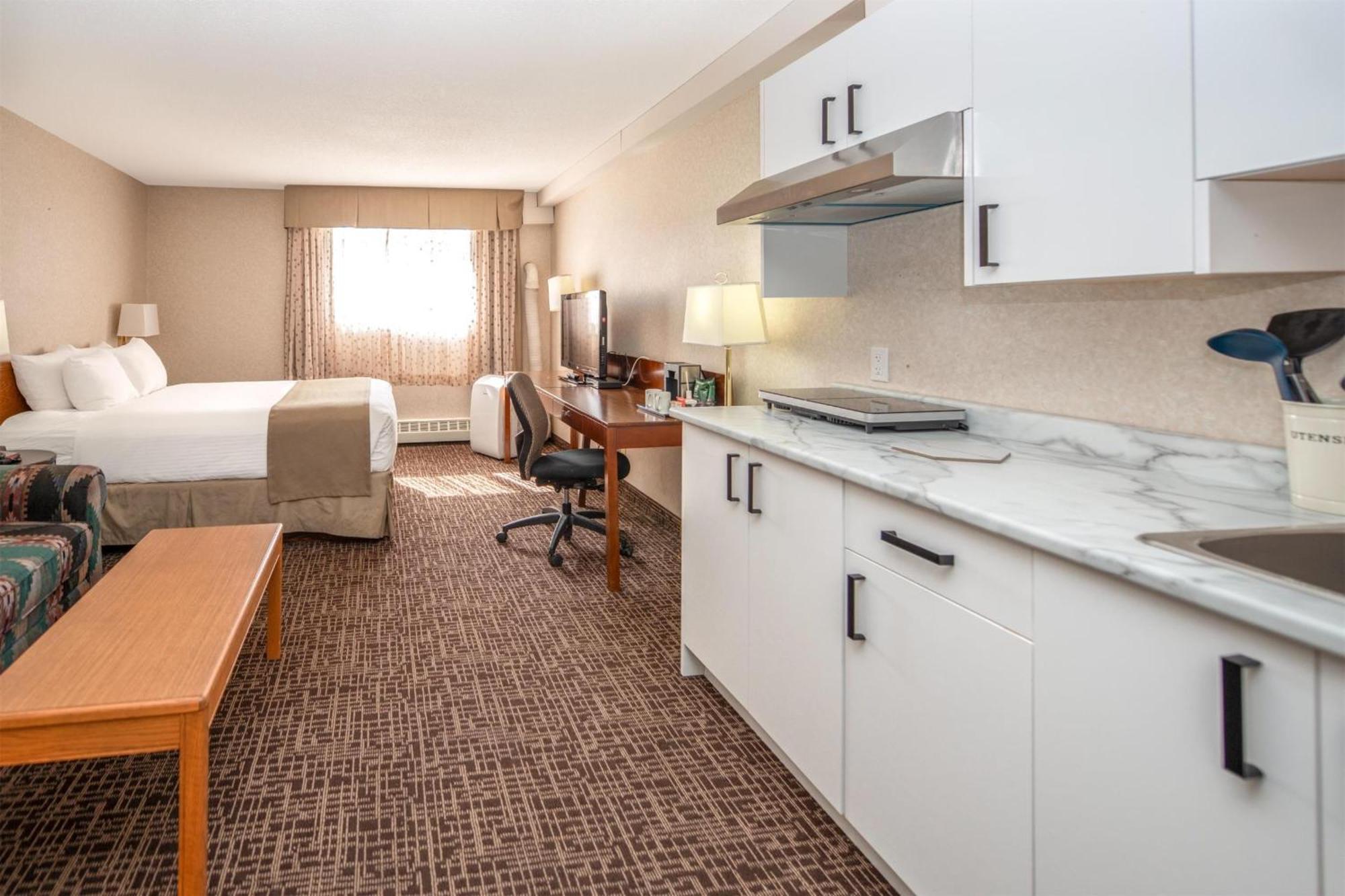 Deluxe Queen Room