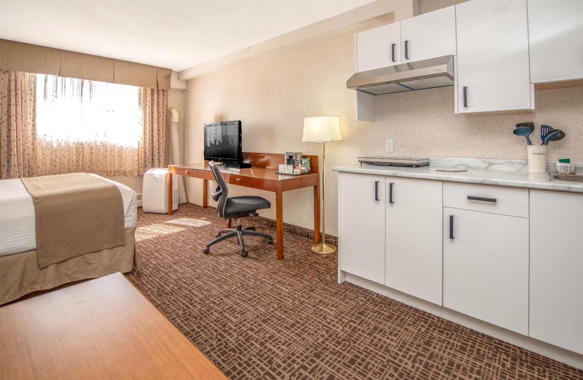 Deluxe Queen Room