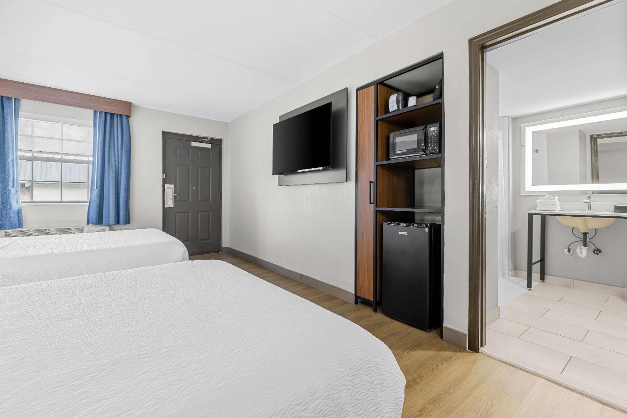 Queen Room Two Queen Beds Roll Shower Mobility Accessible or Non-Smoking