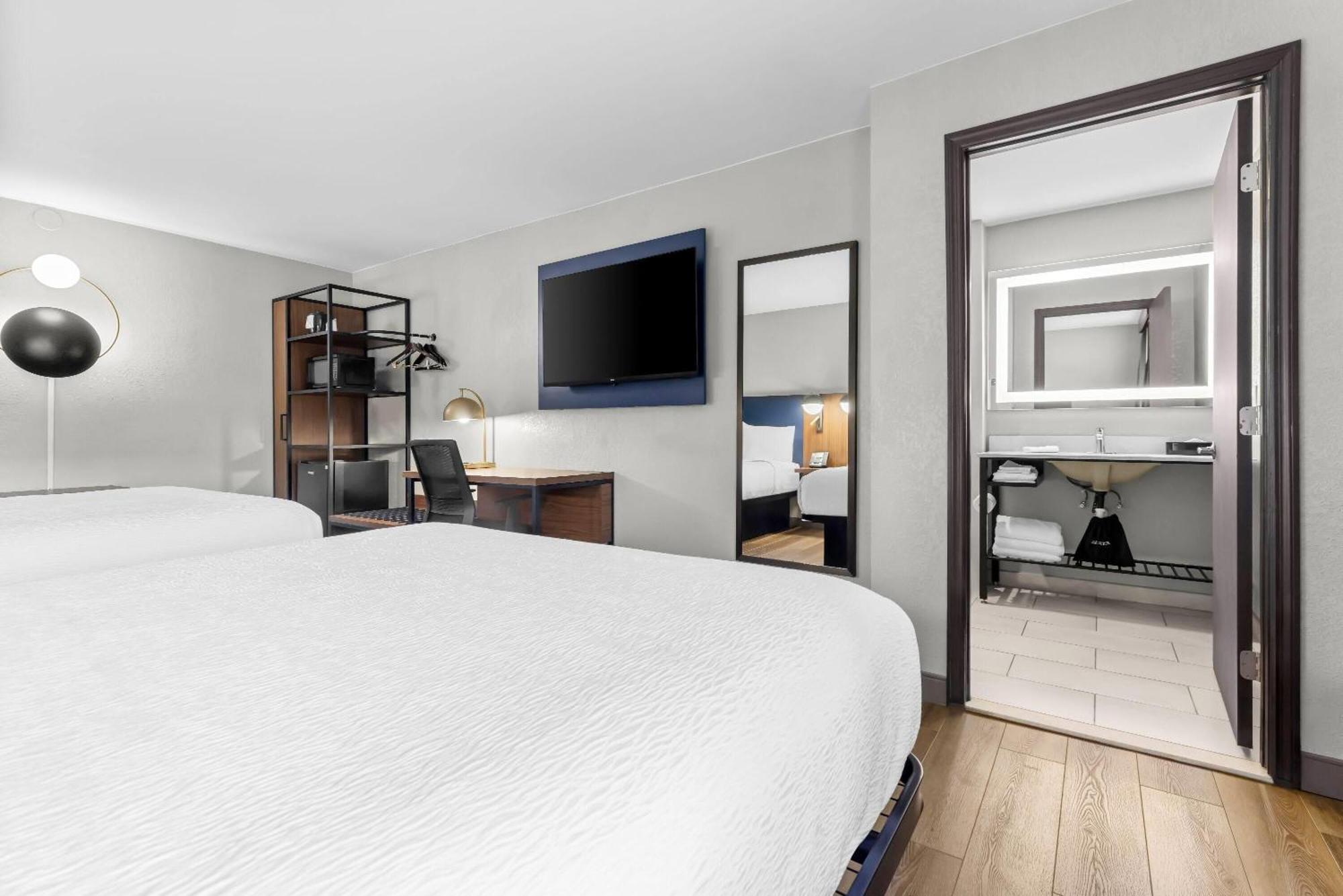Queen Room Two Queen Beds