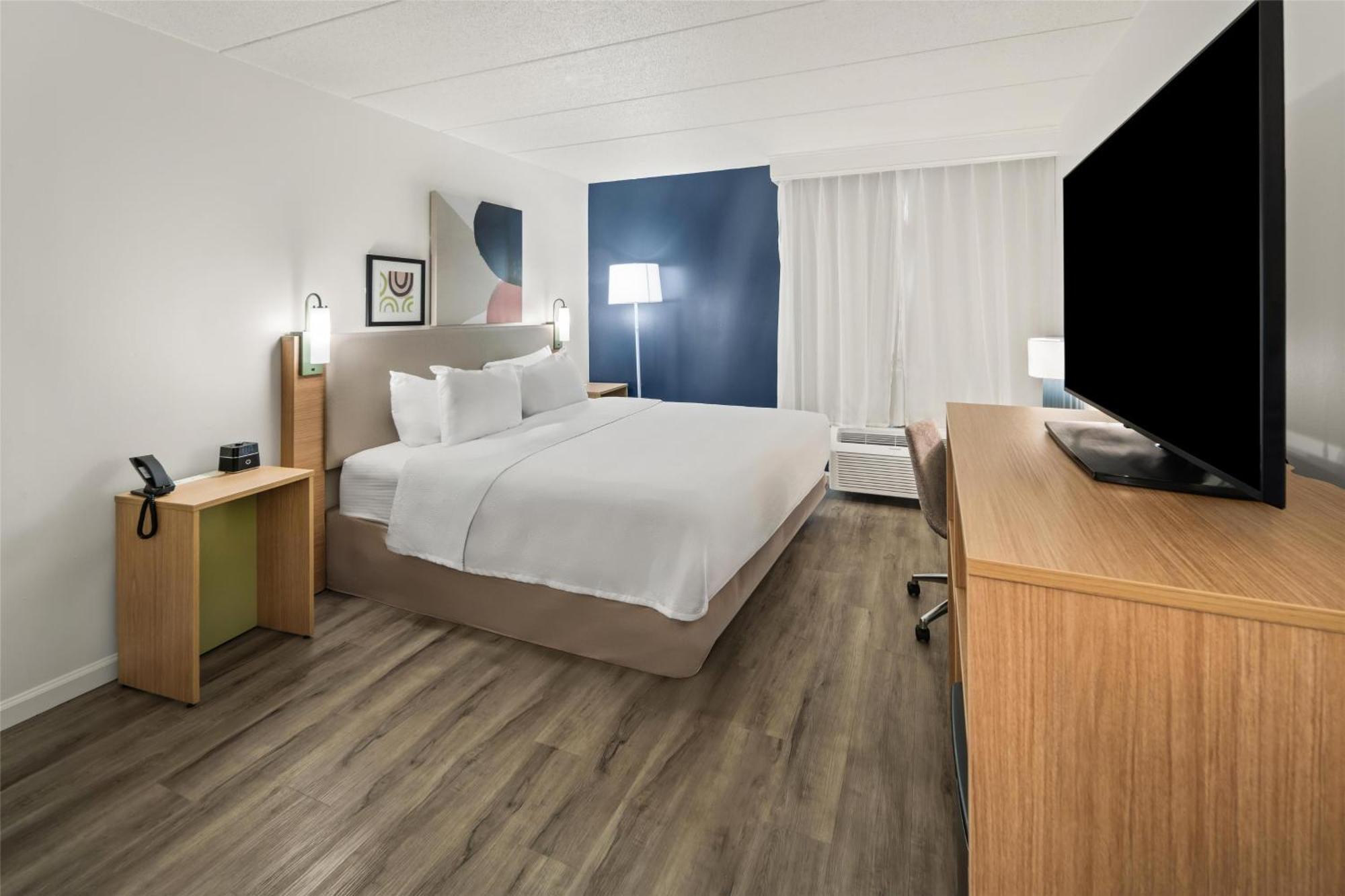 King Room with Roll-In Shower - Mobility and Hearing Access