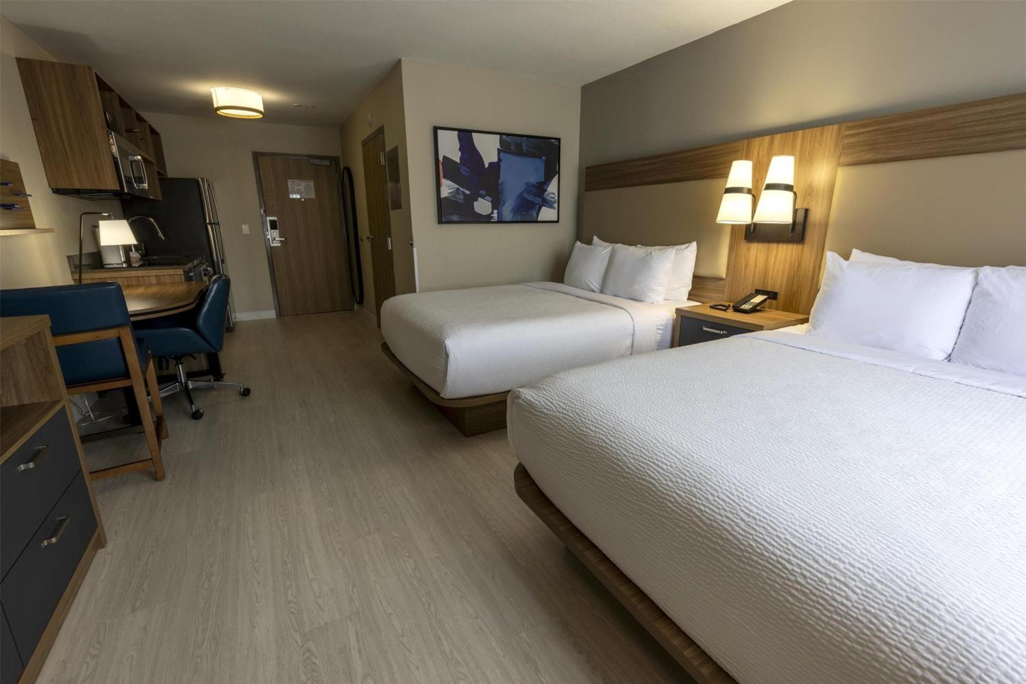 Studio Two Queen Beds Kitchenette Non-Smoking