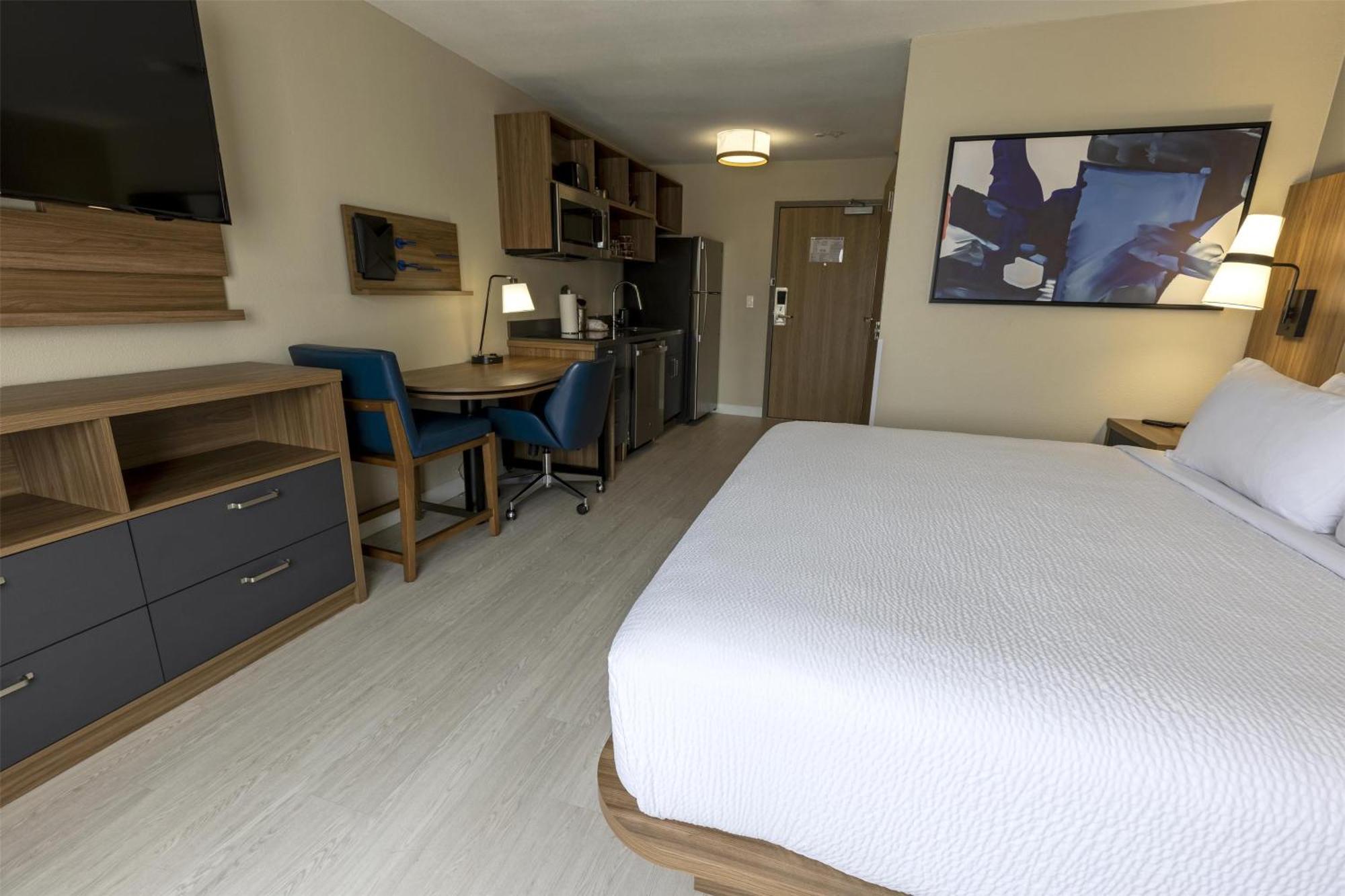 Studio 1 King Bed Kitchenette Non-Smoking