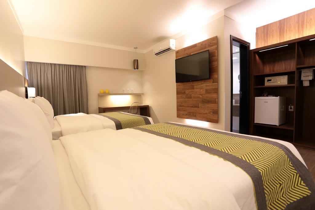 Quarto deluxe com 2 camas de casal,169885266:JPEG