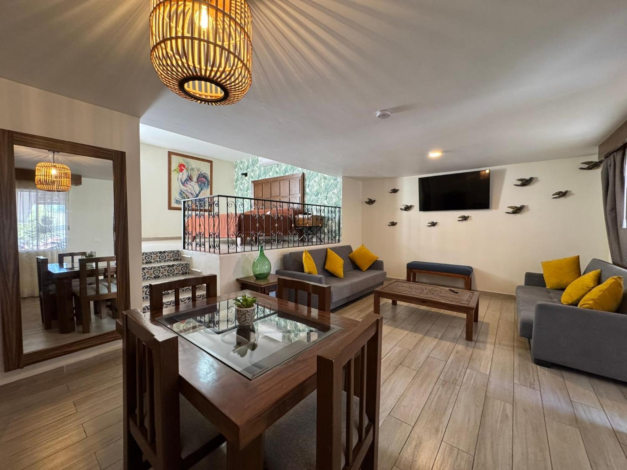 Deluxe Queen Suite