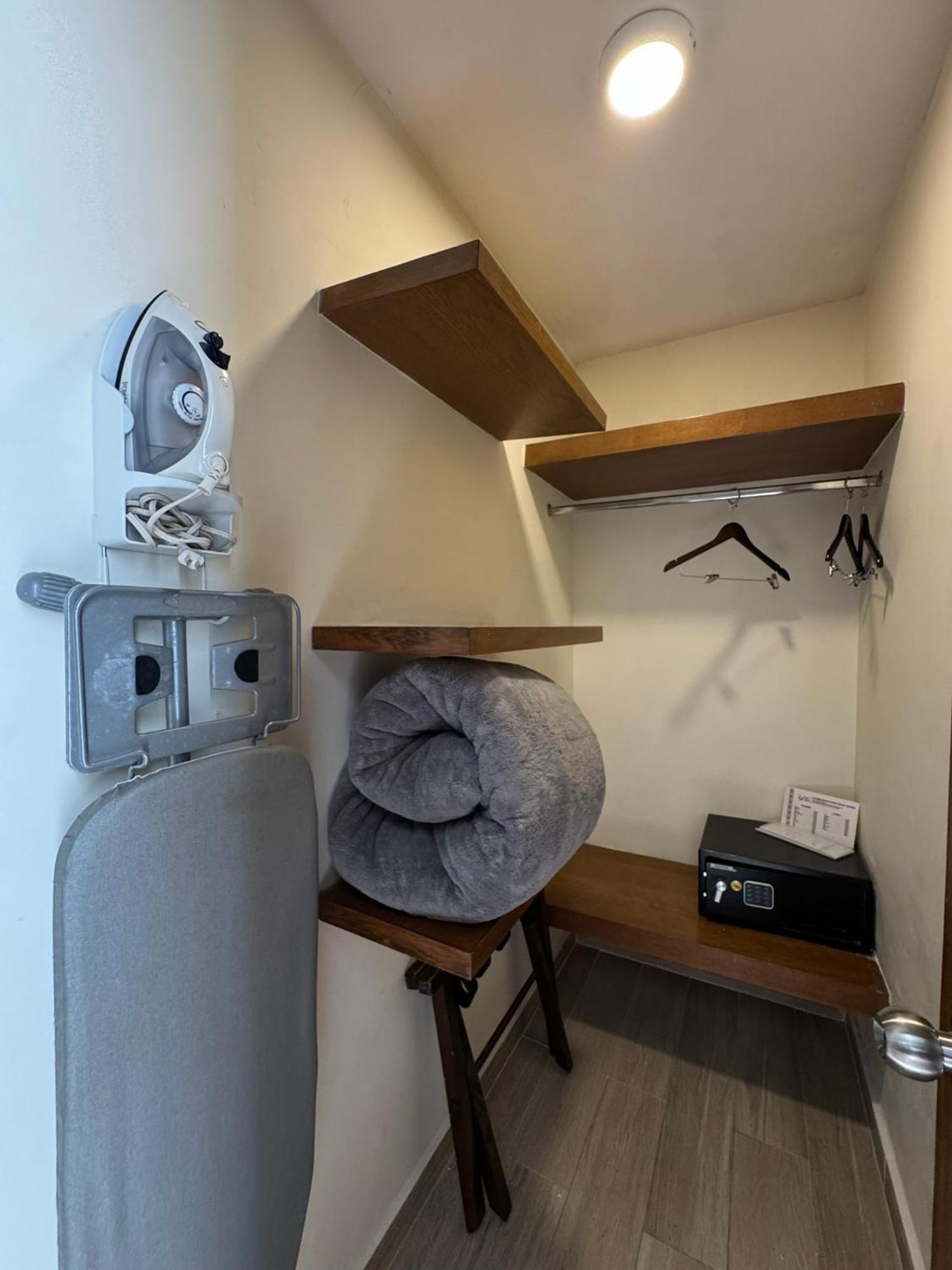 Deluxe Queen Suite