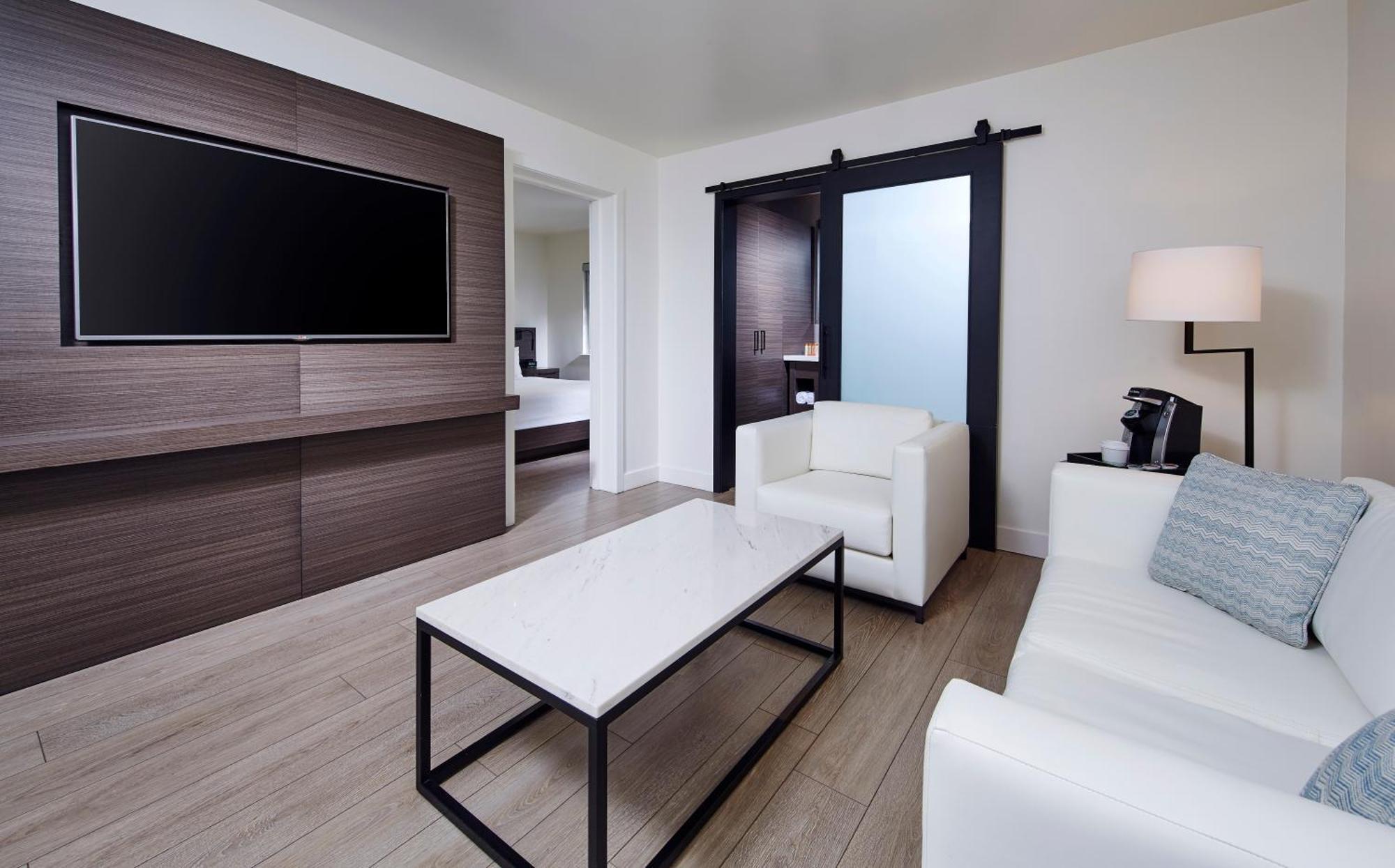 Junior Suite One King ADA