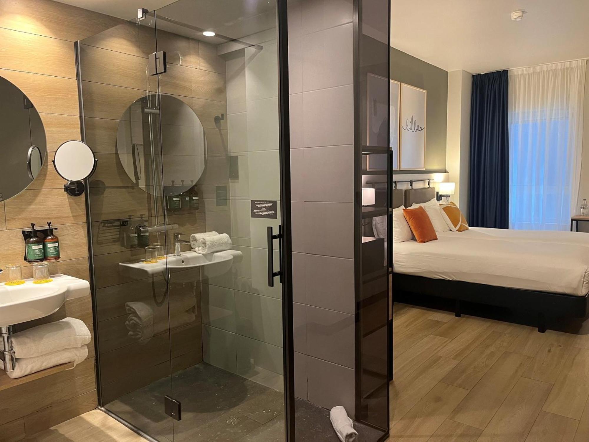 Standard Twin Room Two Twin Beds
