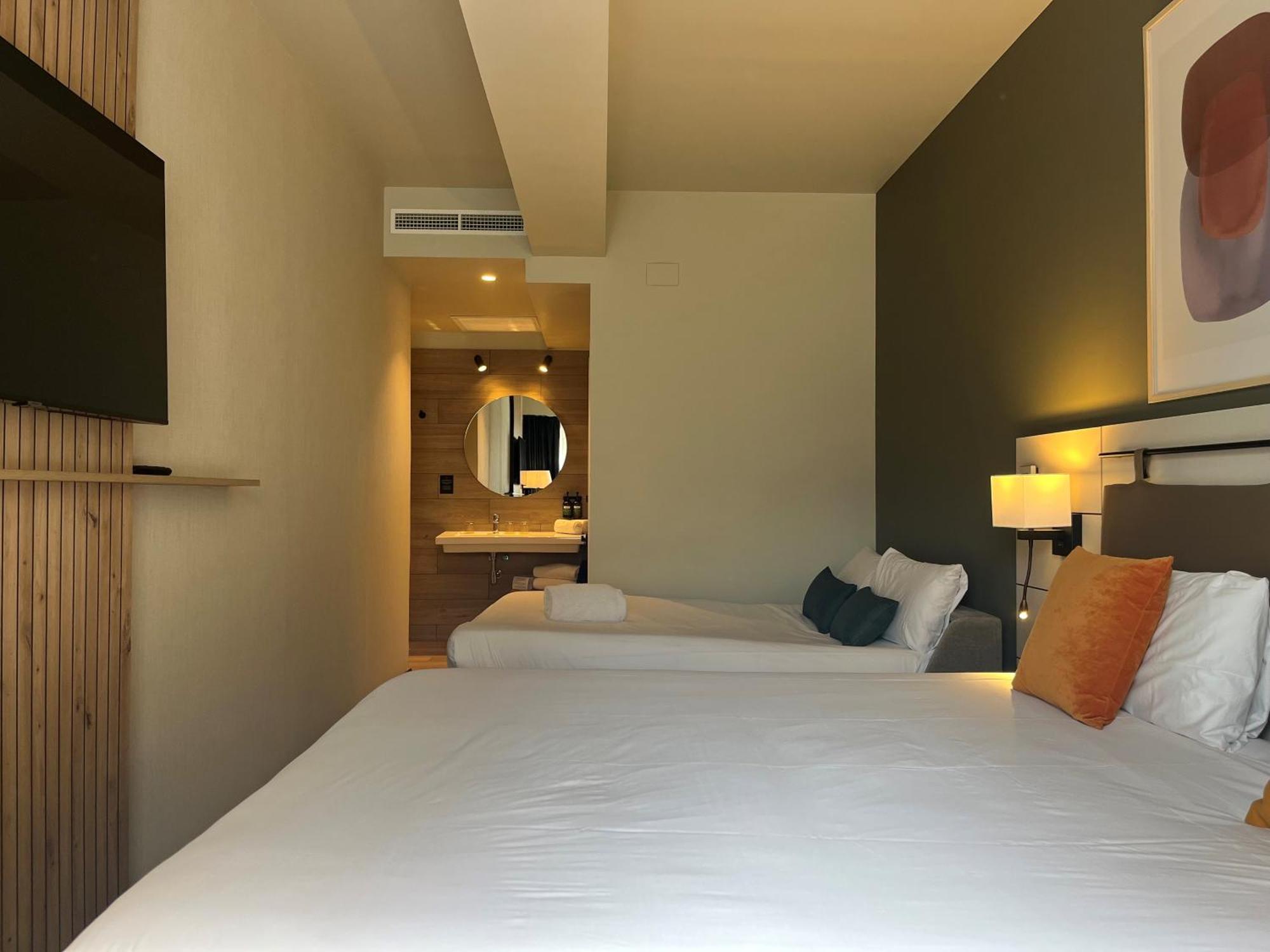 Grand Queen Room