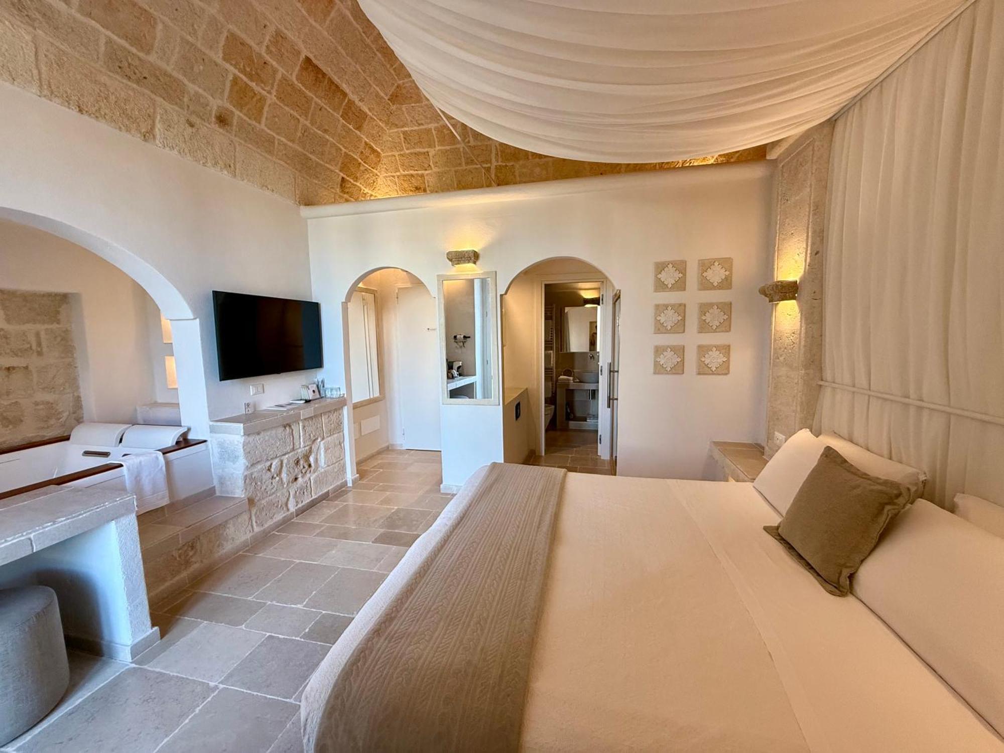 Queen Room Spa Bath