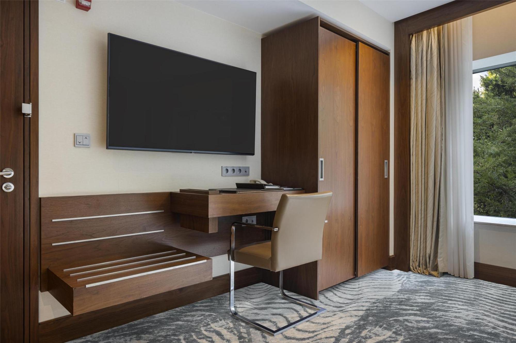 Deluxe King Room Wheelchair Accessible