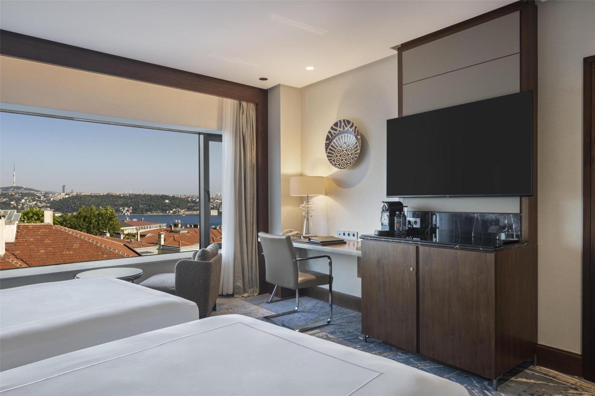 Deluxe Twin Room Partial Bosphorus View