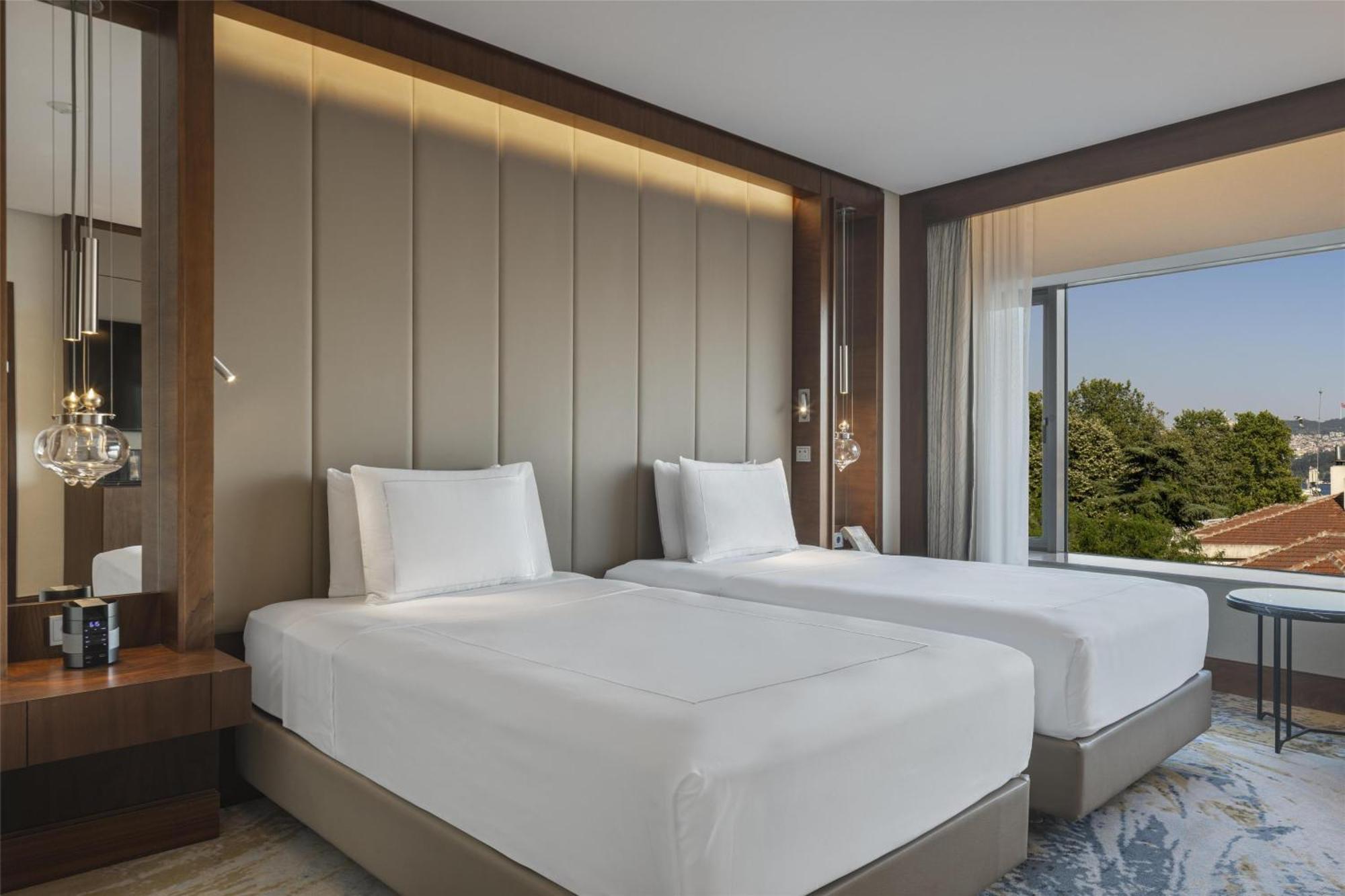 Deluxe Twin Room Partial Bosphorus View