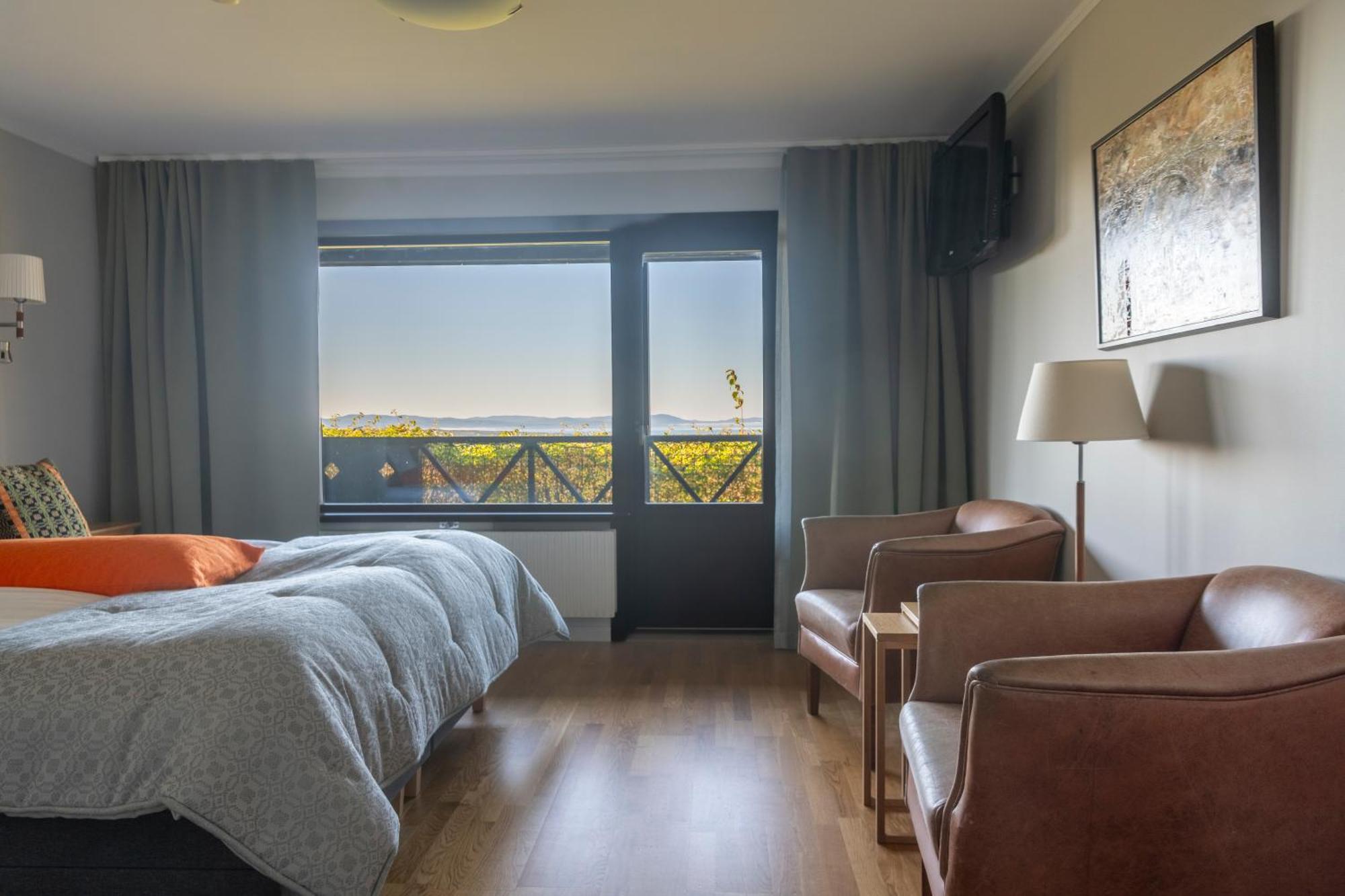 Double Room Lake View