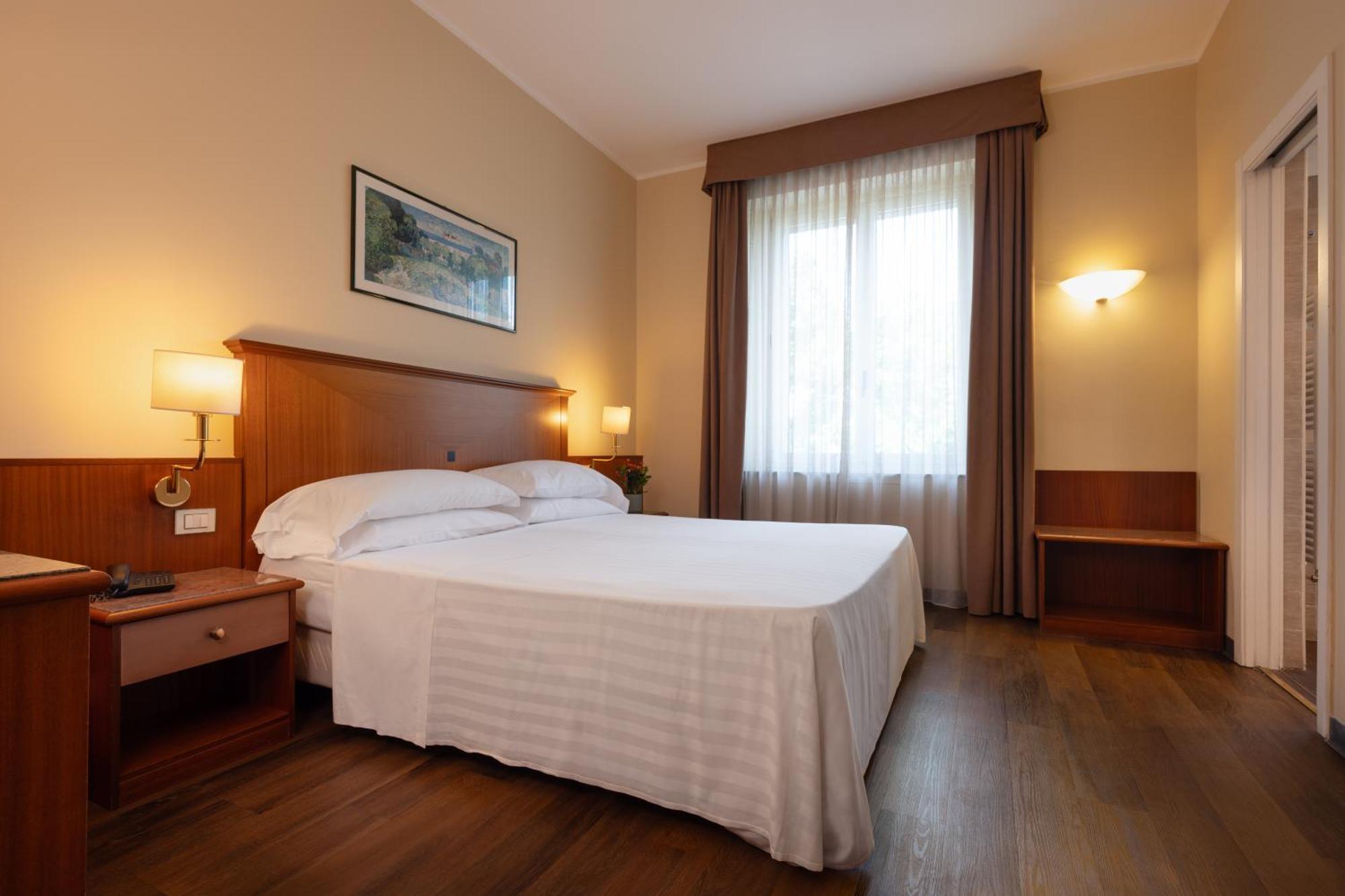 Standard Double Room,1698868073:JPEG