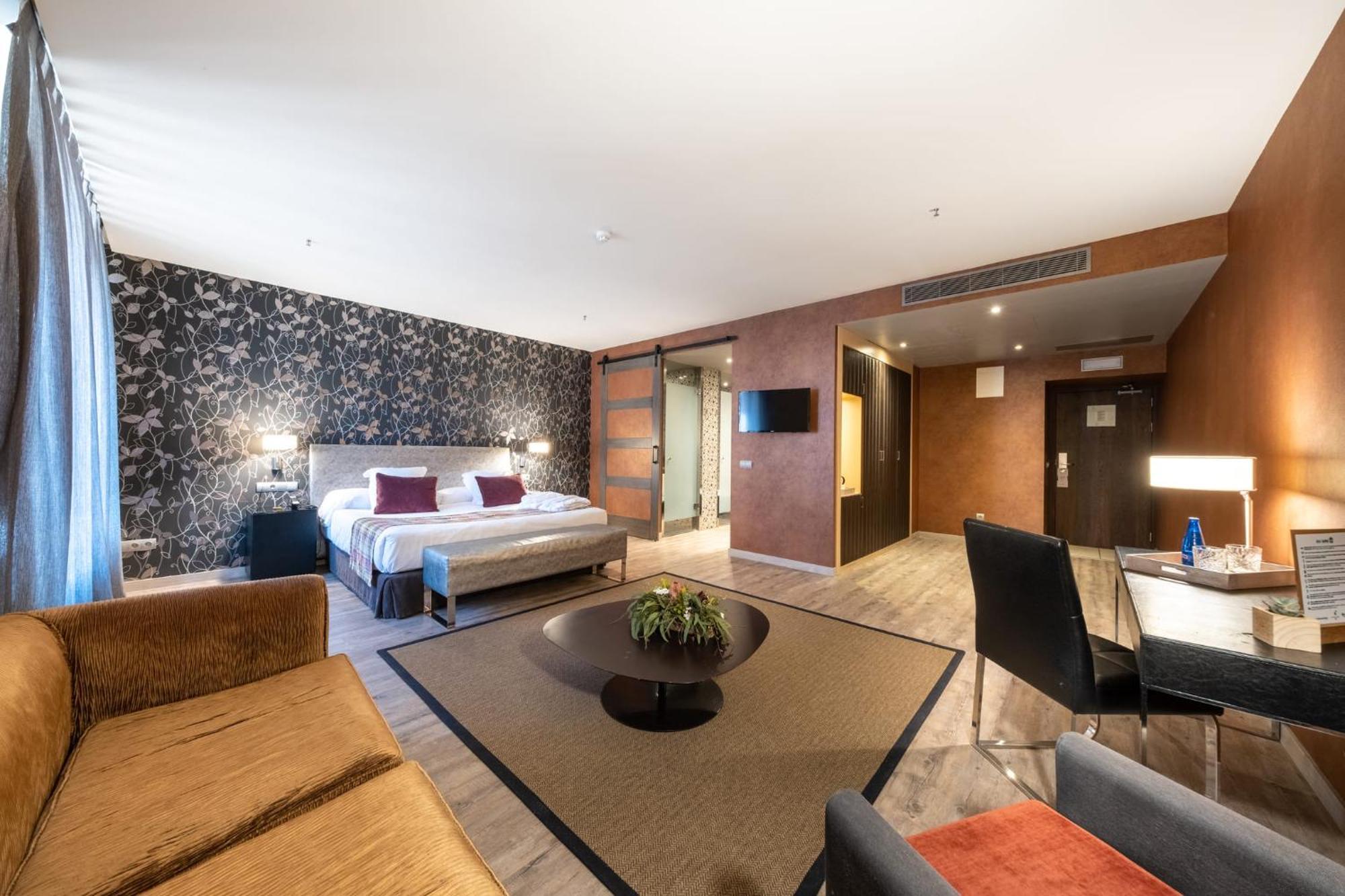 Cloister Junior Suite