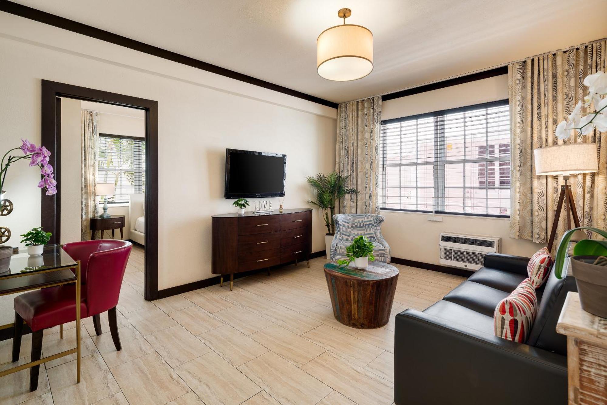 Two-Bedroom Queen Suite