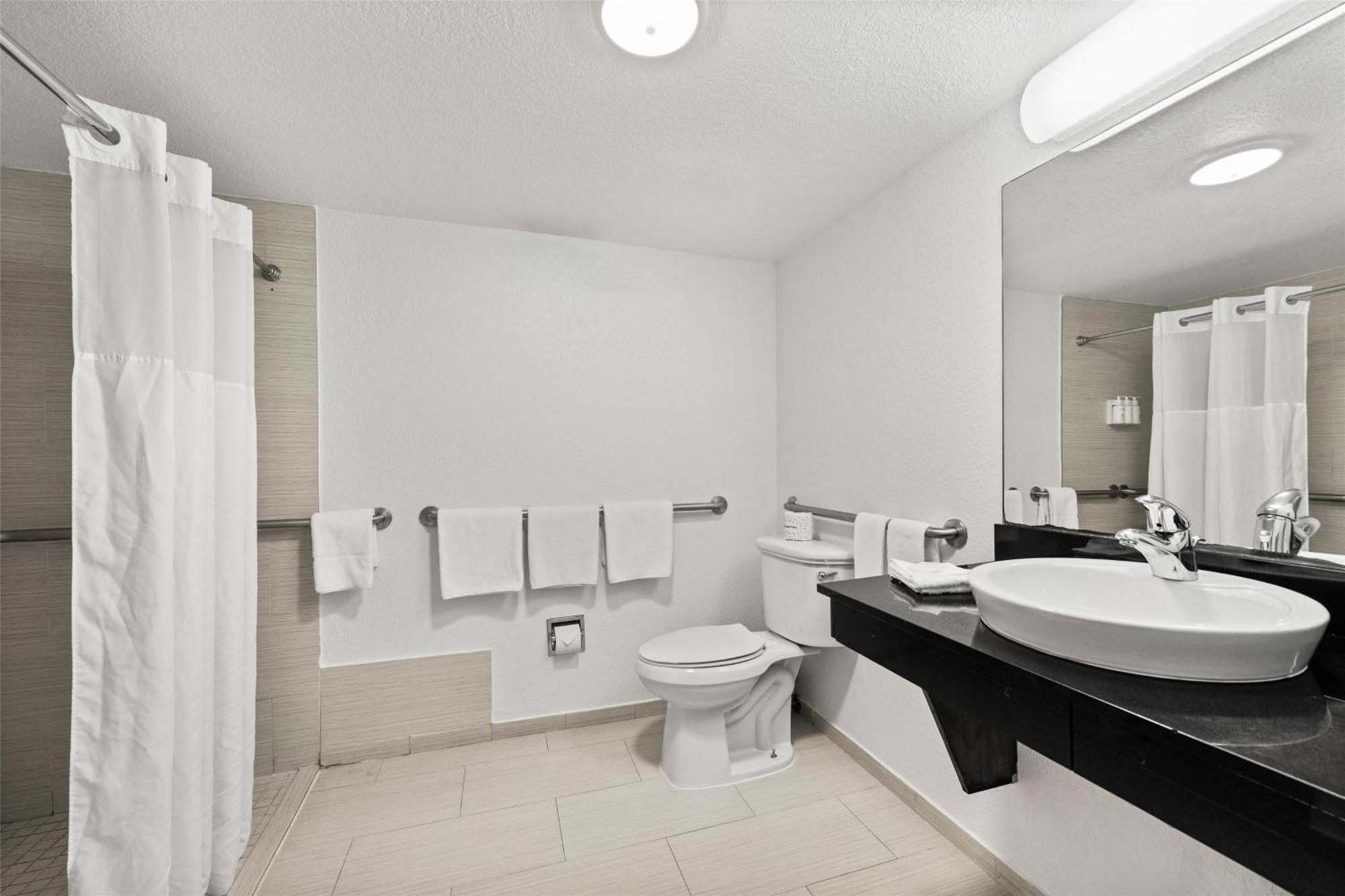 King Room with Roll-in Shower - Disability Access - Non-Smoking