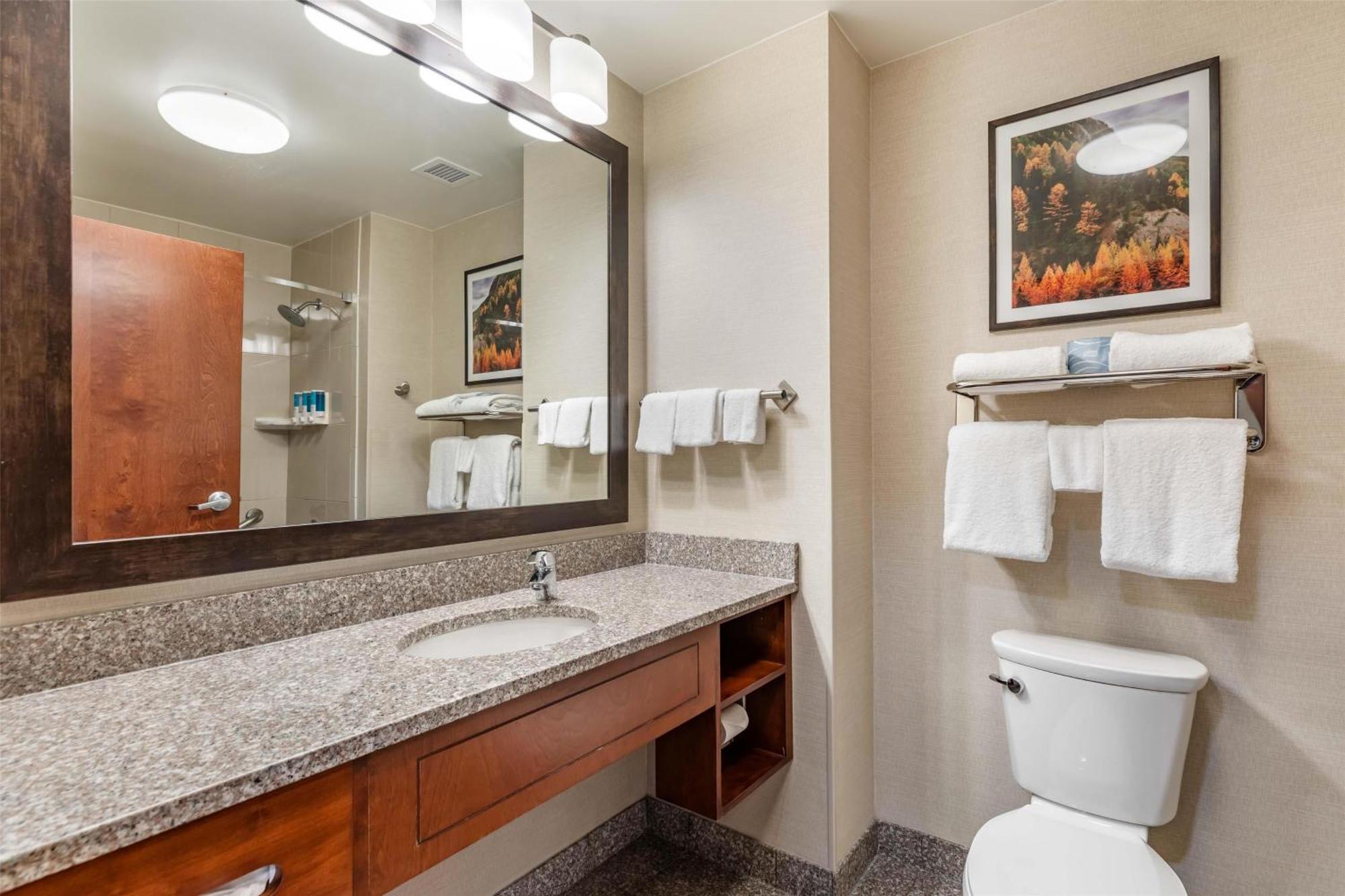Queen Suite with Two Queen Beds and Sofa Bed - High Floor