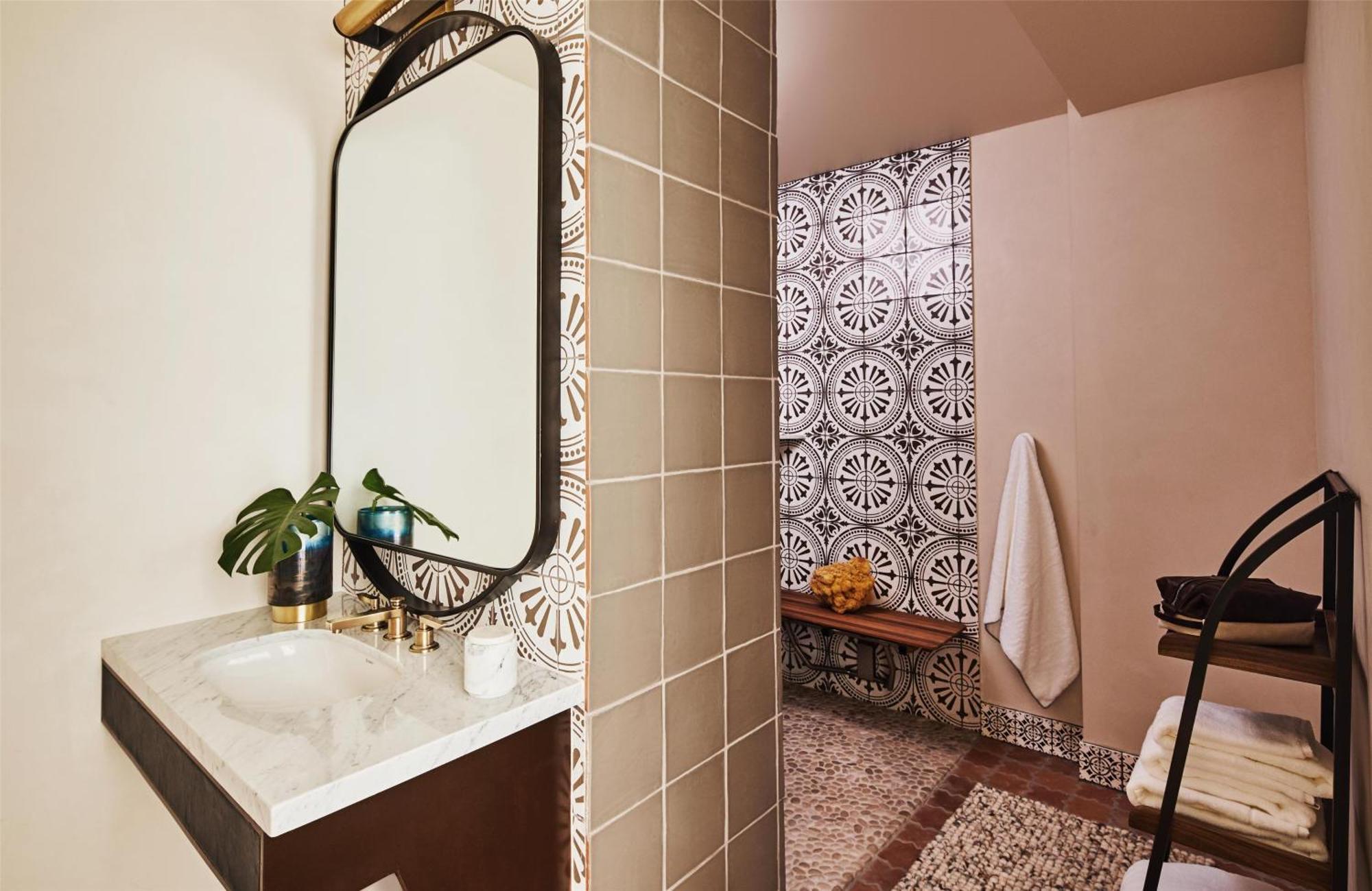 King Room Roll Shower Disability Access