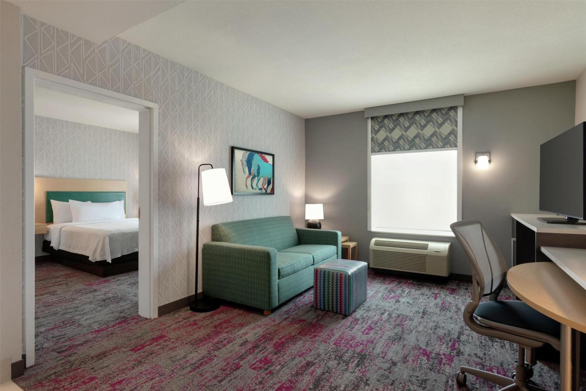Queen Suite Hearing Access or Non-Smoking