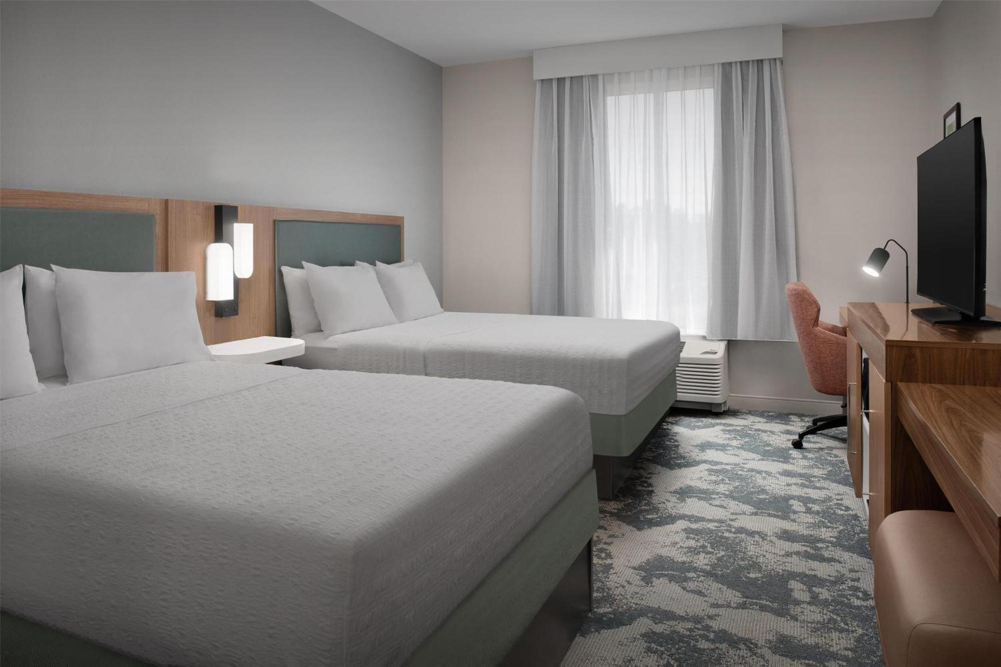 Queen Room Two Queen Beds Hearing Access or Non-Smoking