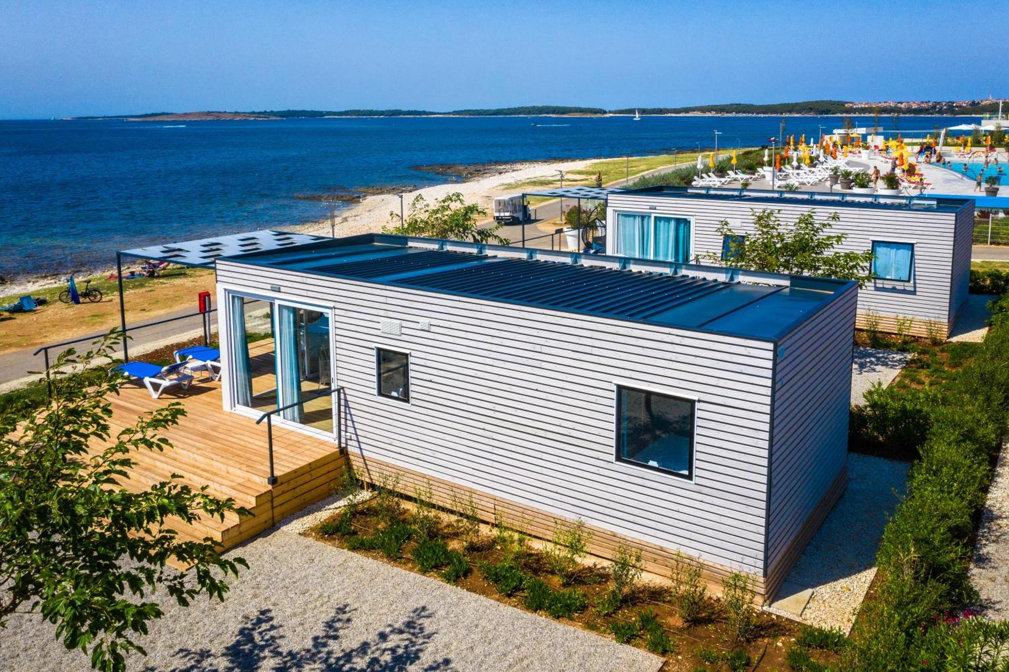 Deluxe Two-Bedroom Camping Home Sea View
