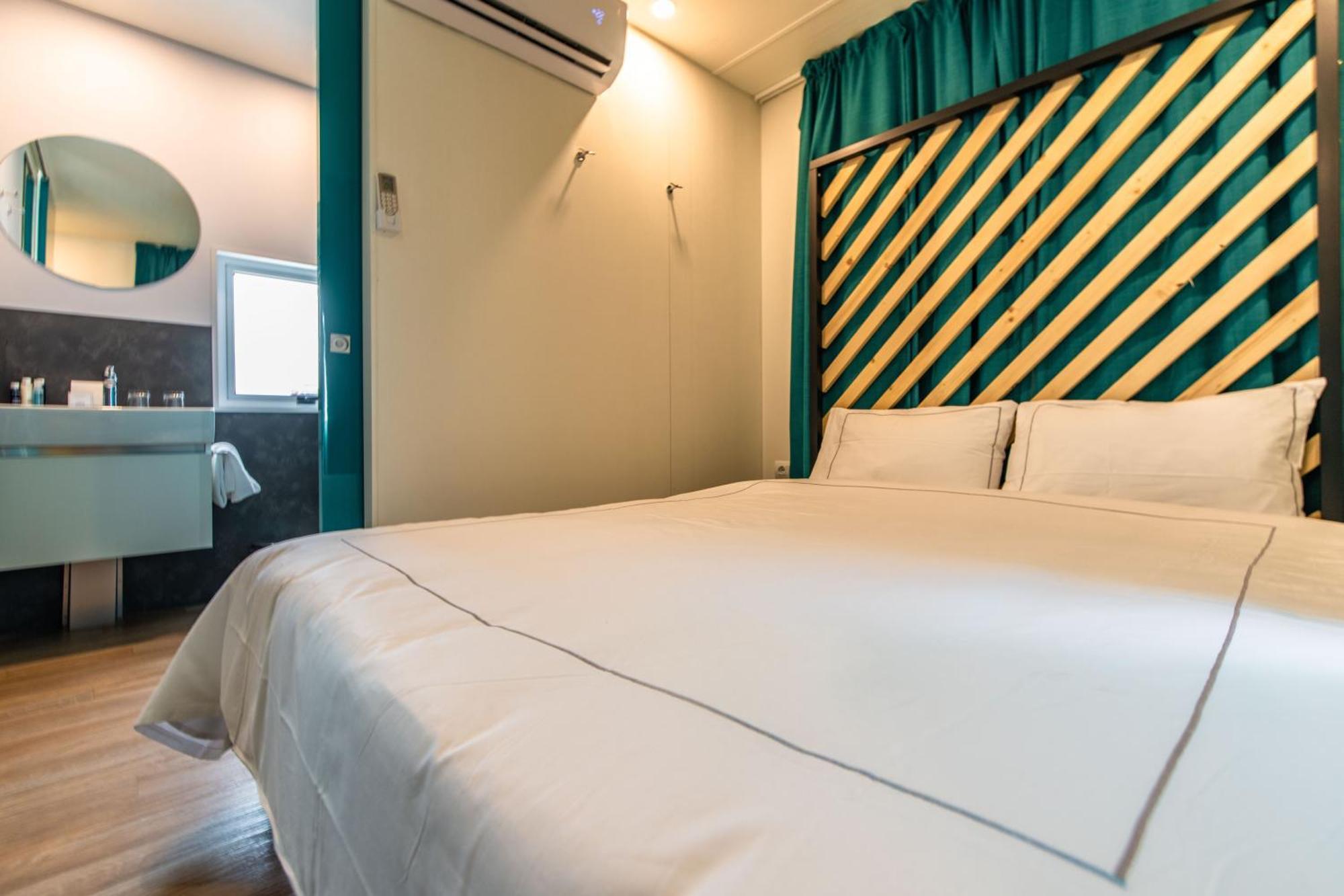 Deluxe Two-Bedroom Camping Home Sea View