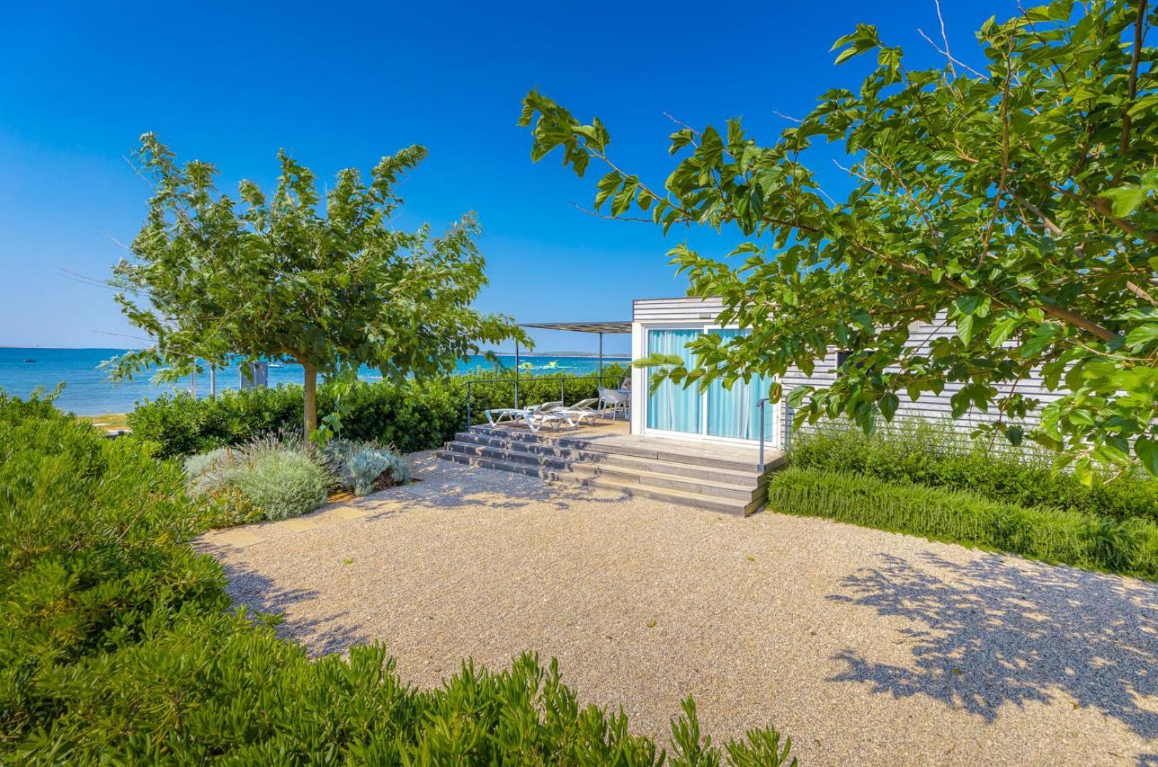 Deluxe Two-Bedroom Camping Home Sea View