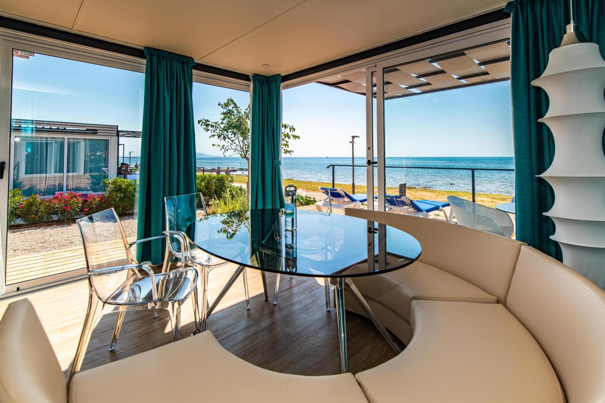 Deluxe Two-Bedroom Camping Home Sea View