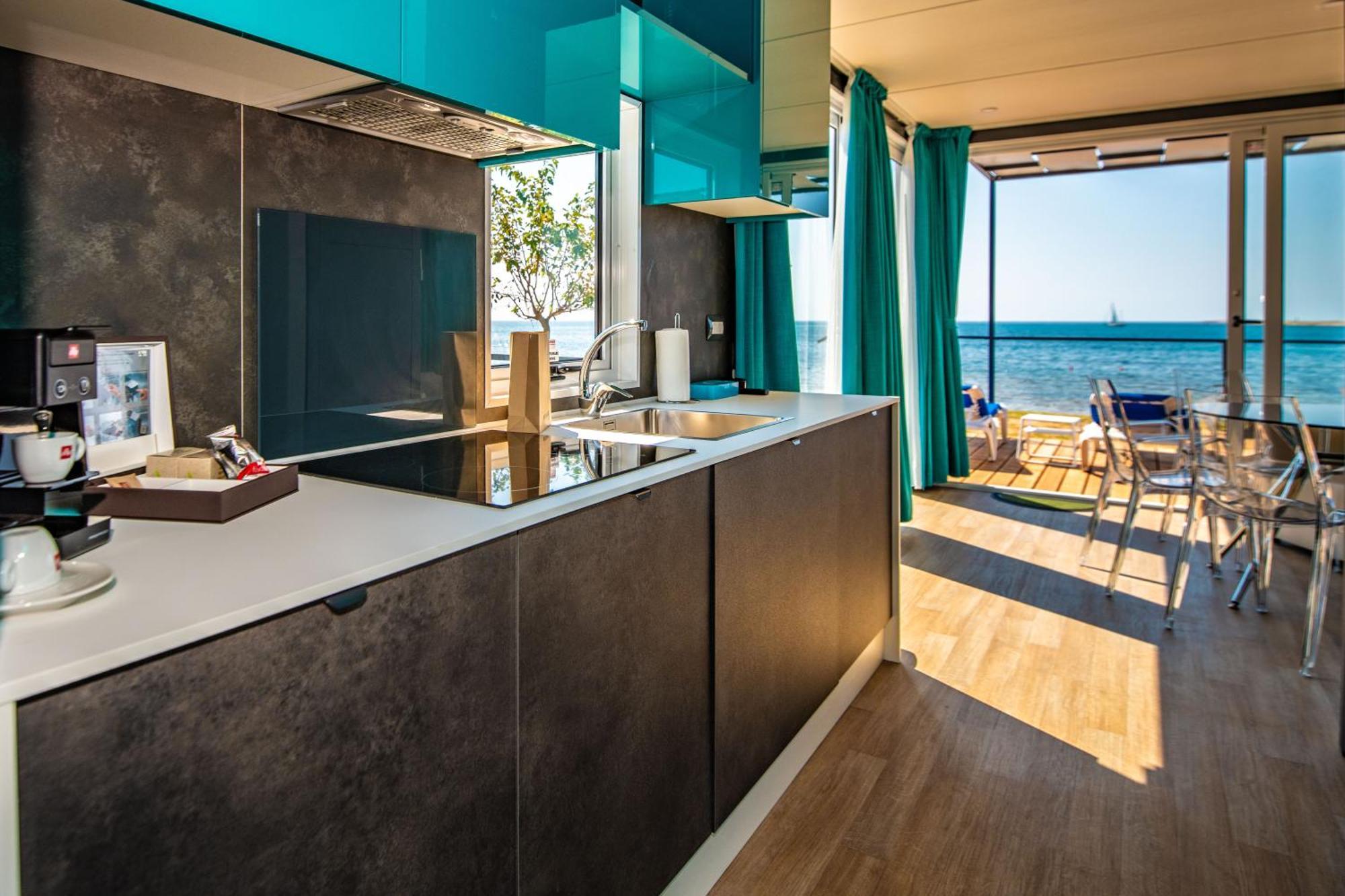 Deluxe Two-Bedroom Camping Home Sea View