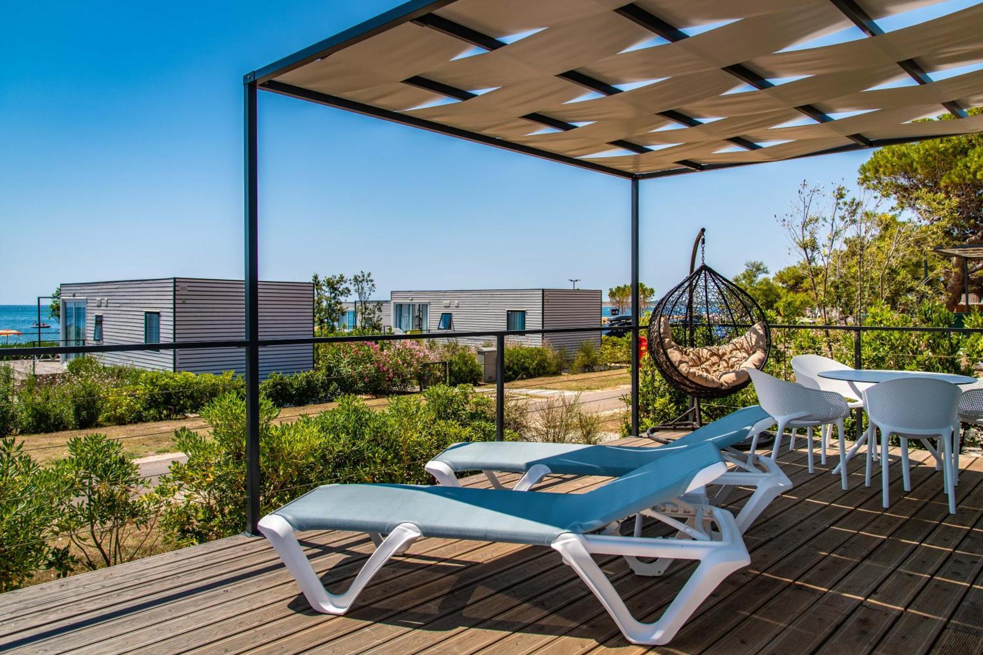 Deluxe Two-Bedroom Camping Home Sea View
