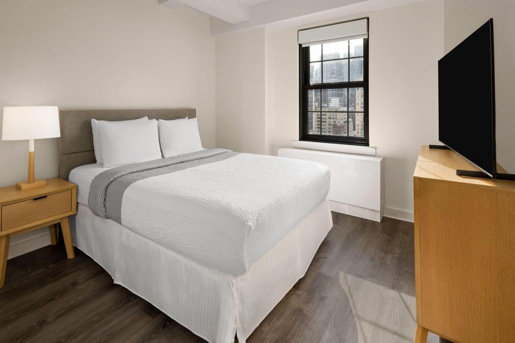 1 Queen Bed One-Bedroom Apartment Non-Smoking
