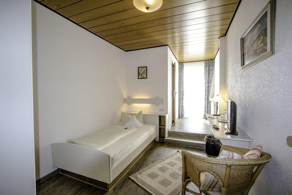 Single Room,685208406:JPEG