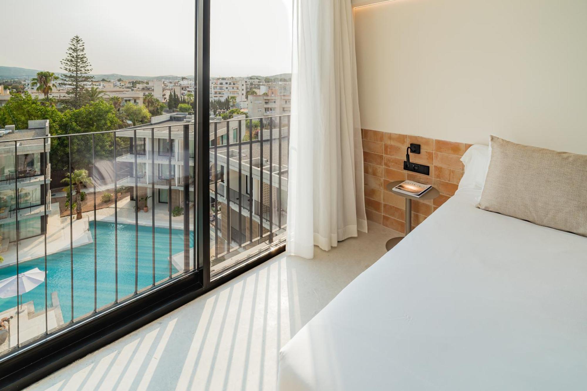 Sunchaser Double Room Pool View