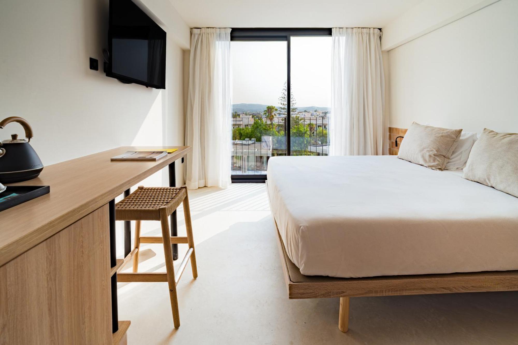 Sunchaser Double Room Pool View