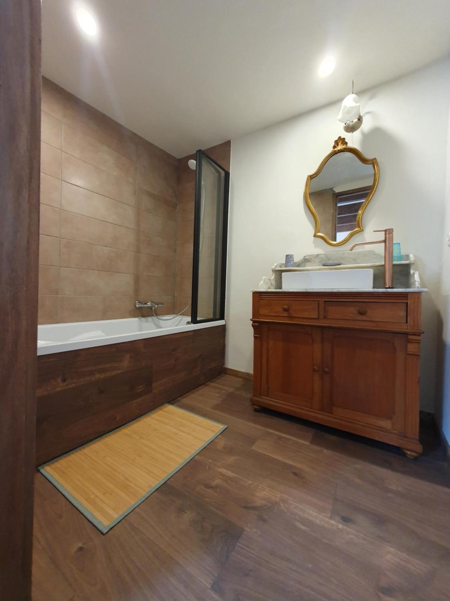 Double Room Private Bathroom