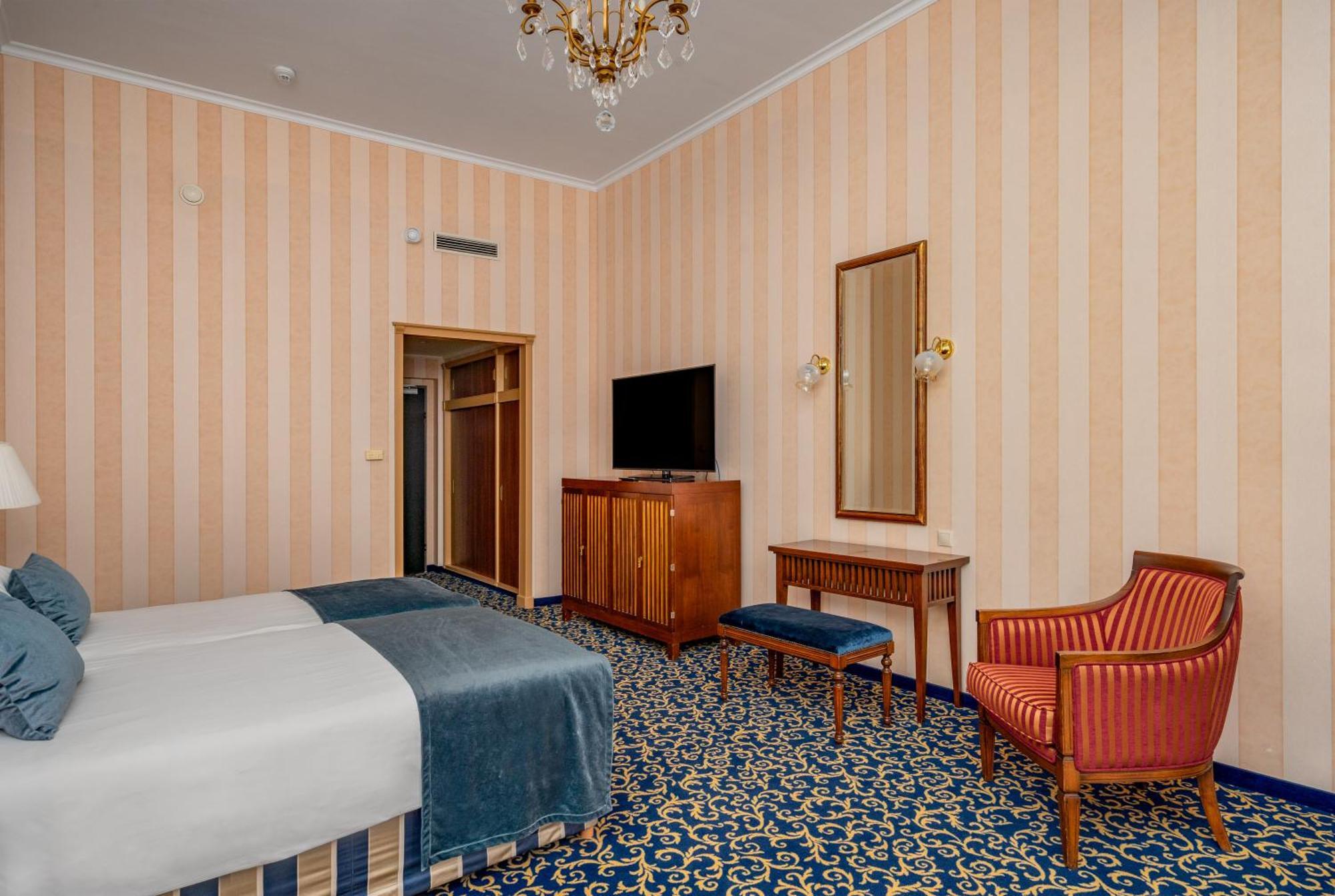 Deluxe Plus Twin Room Wellness Fitness Access