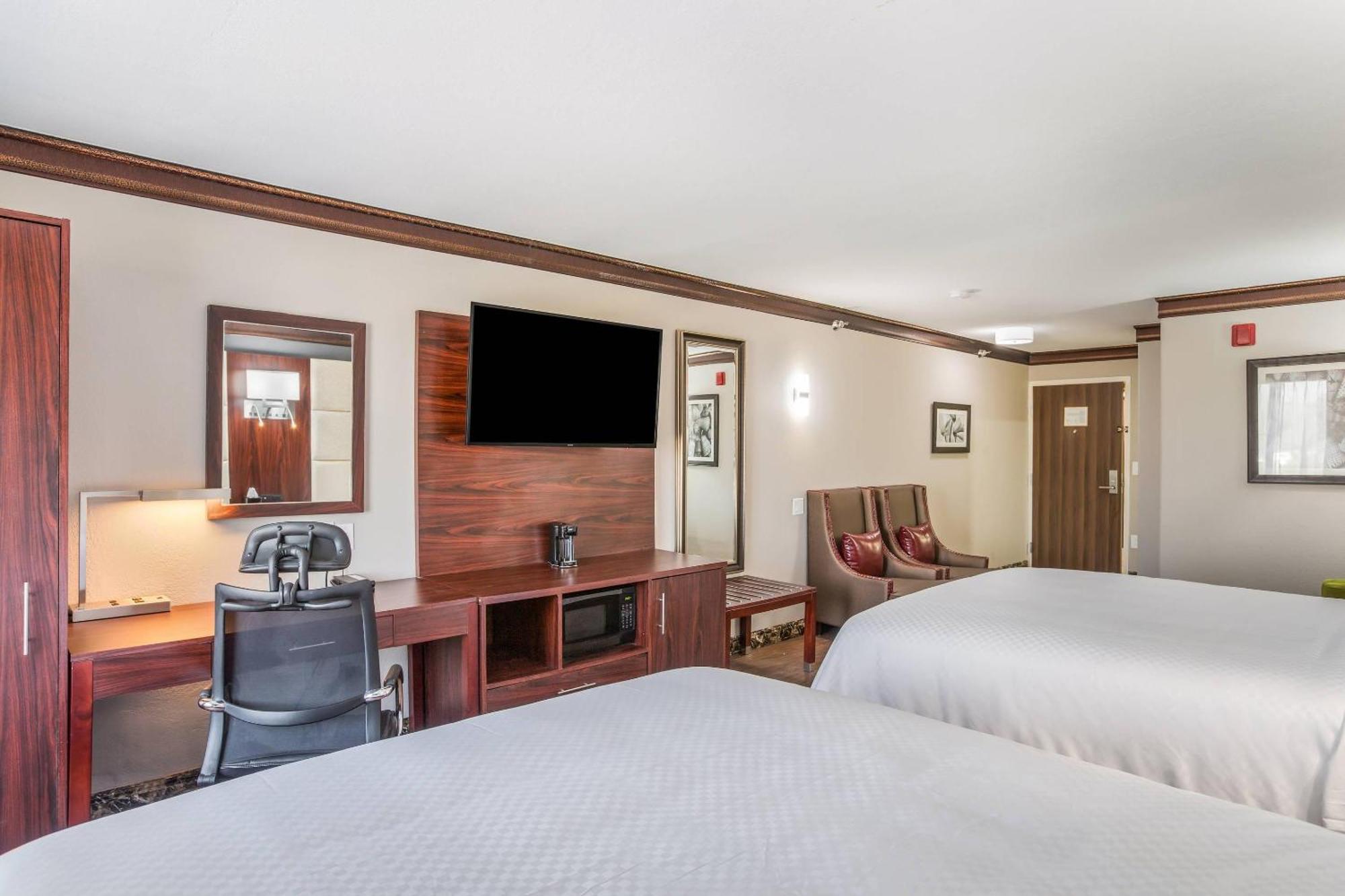 Queen Suite Two Queen Beds Non Smoking