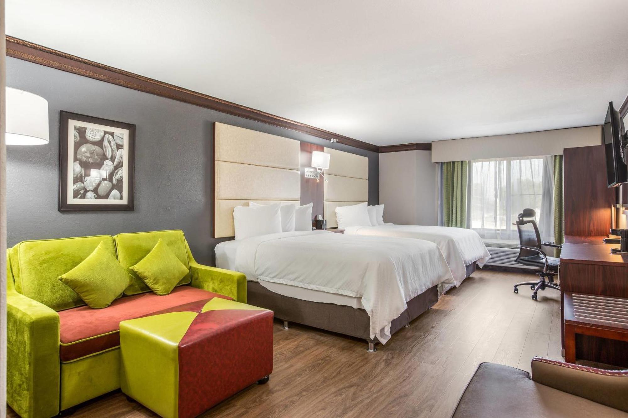 Queen Suite Two Queen Beds Non Smoking