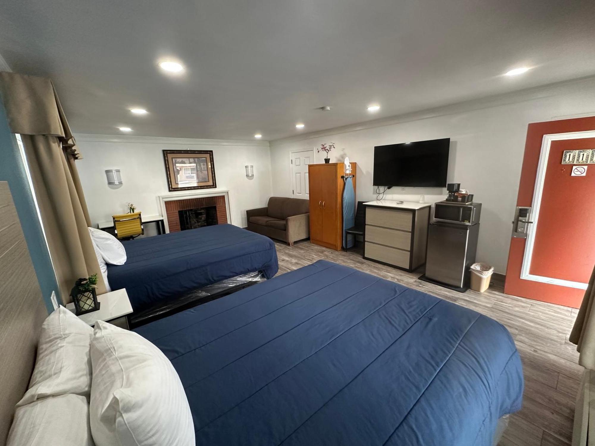 Deluxe Family Suite