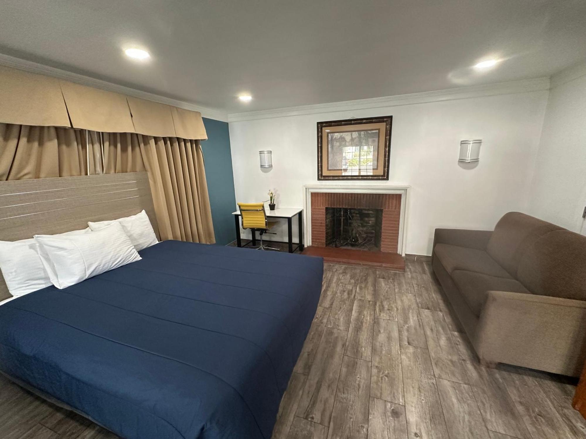 Deluxe Family Suite