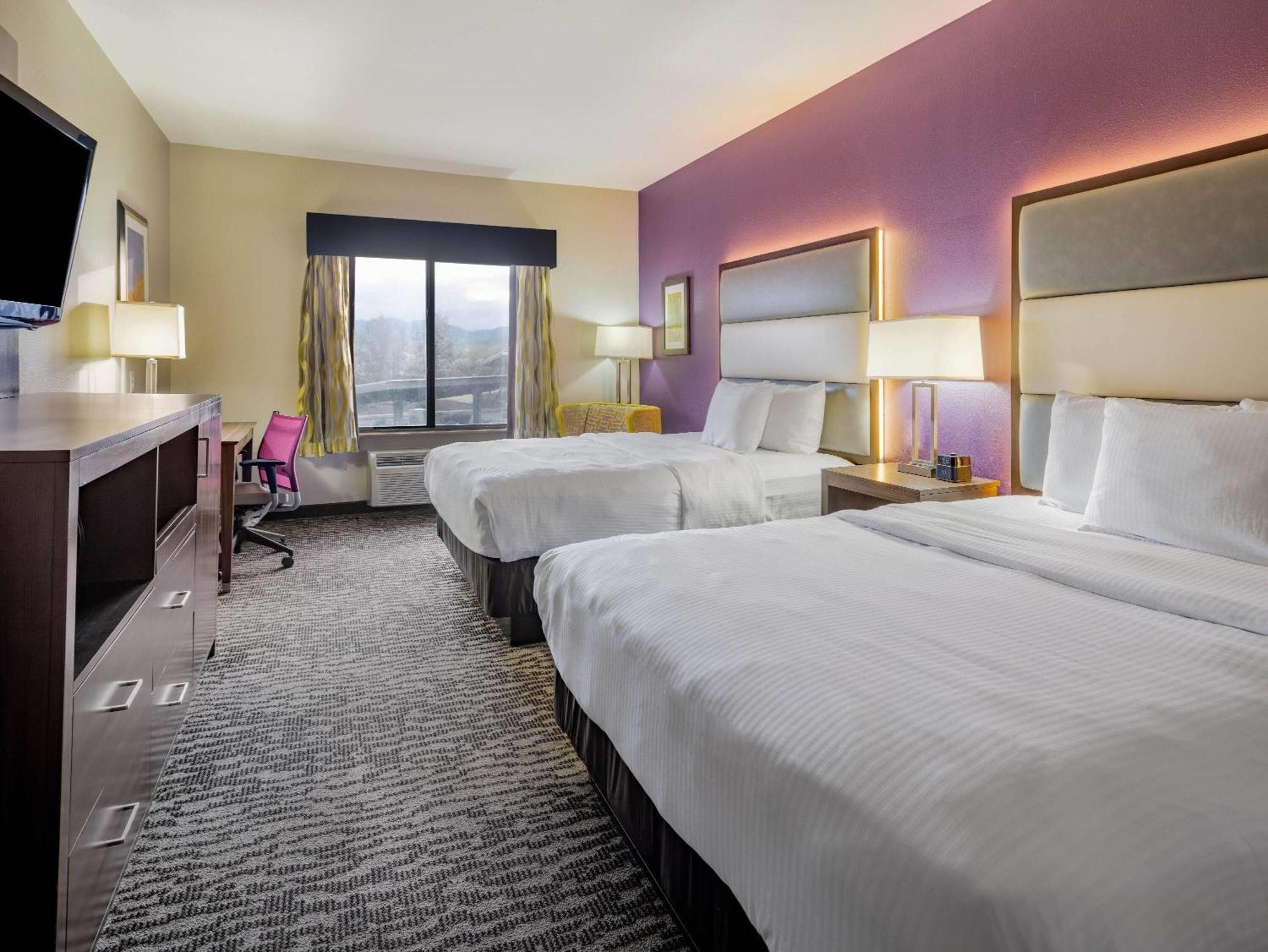 Deluxe Queen Room Two Queen Beds