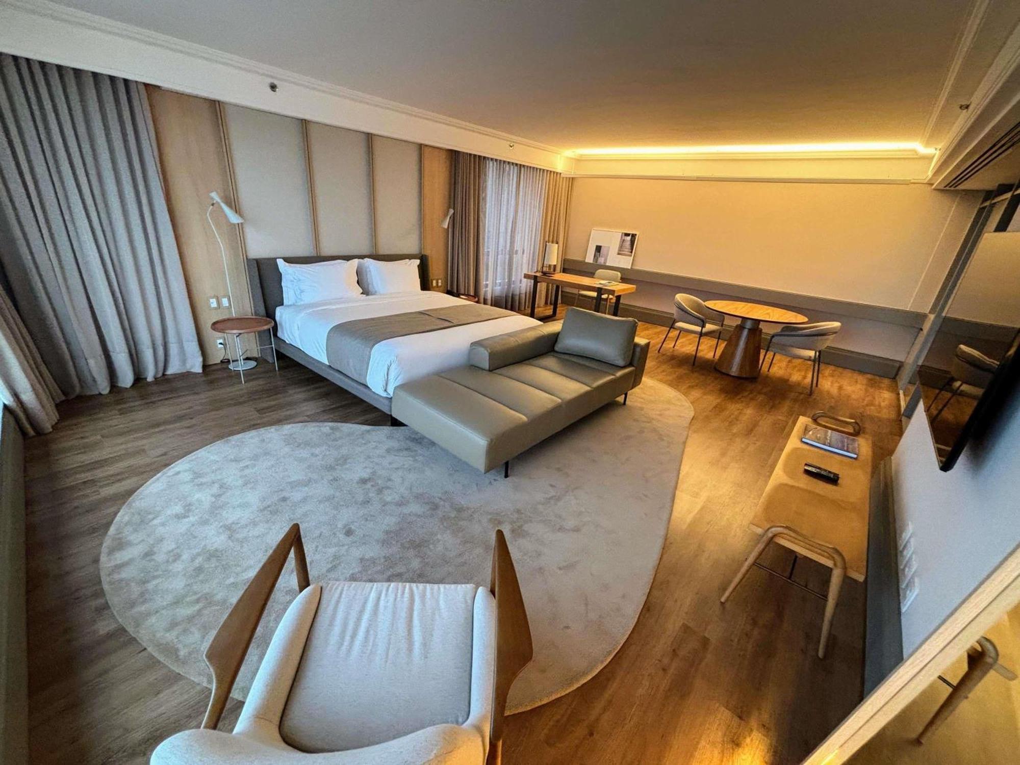 Deluxe Suite