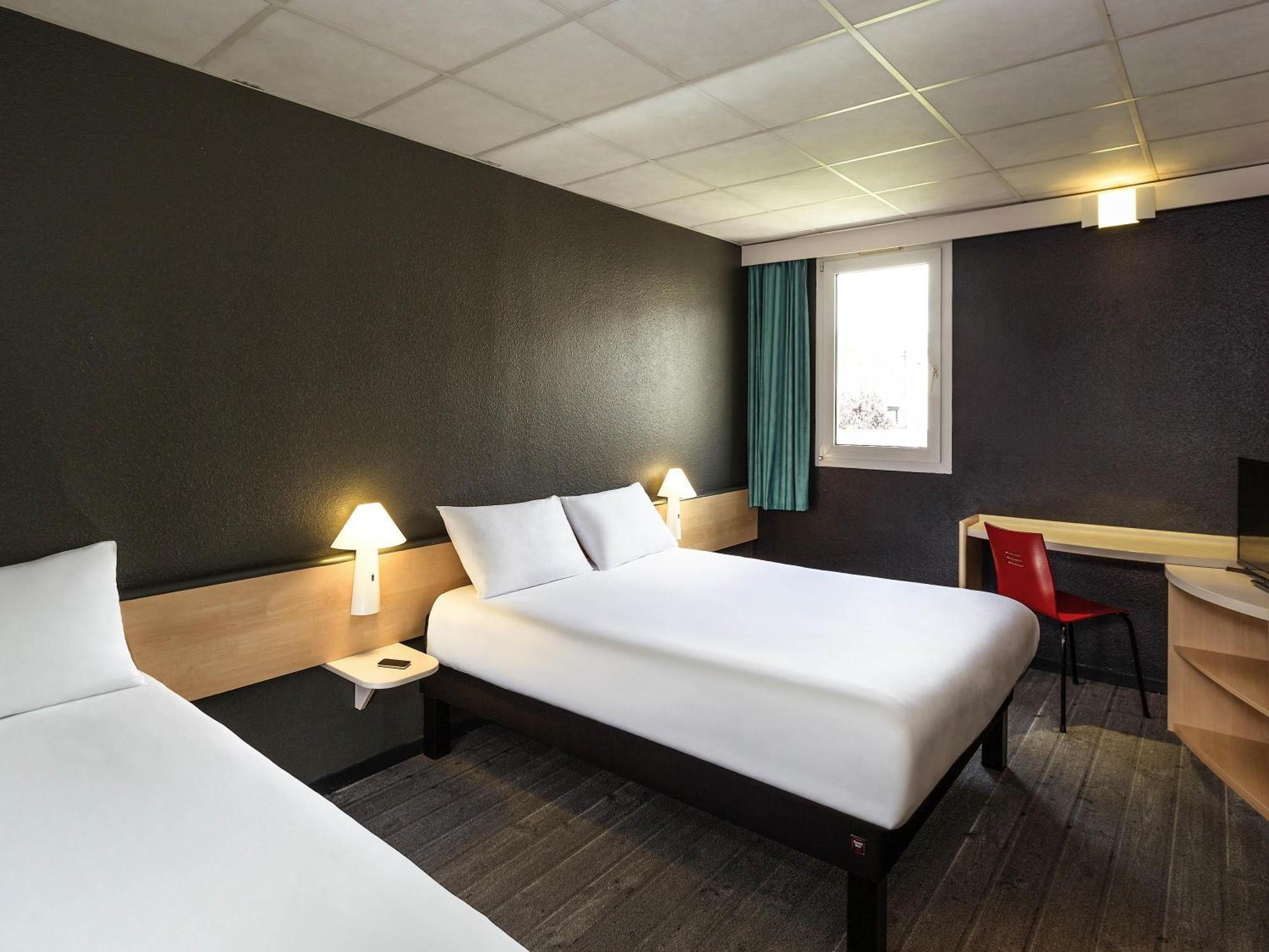 Standard Triple Room,925650034:JPEG