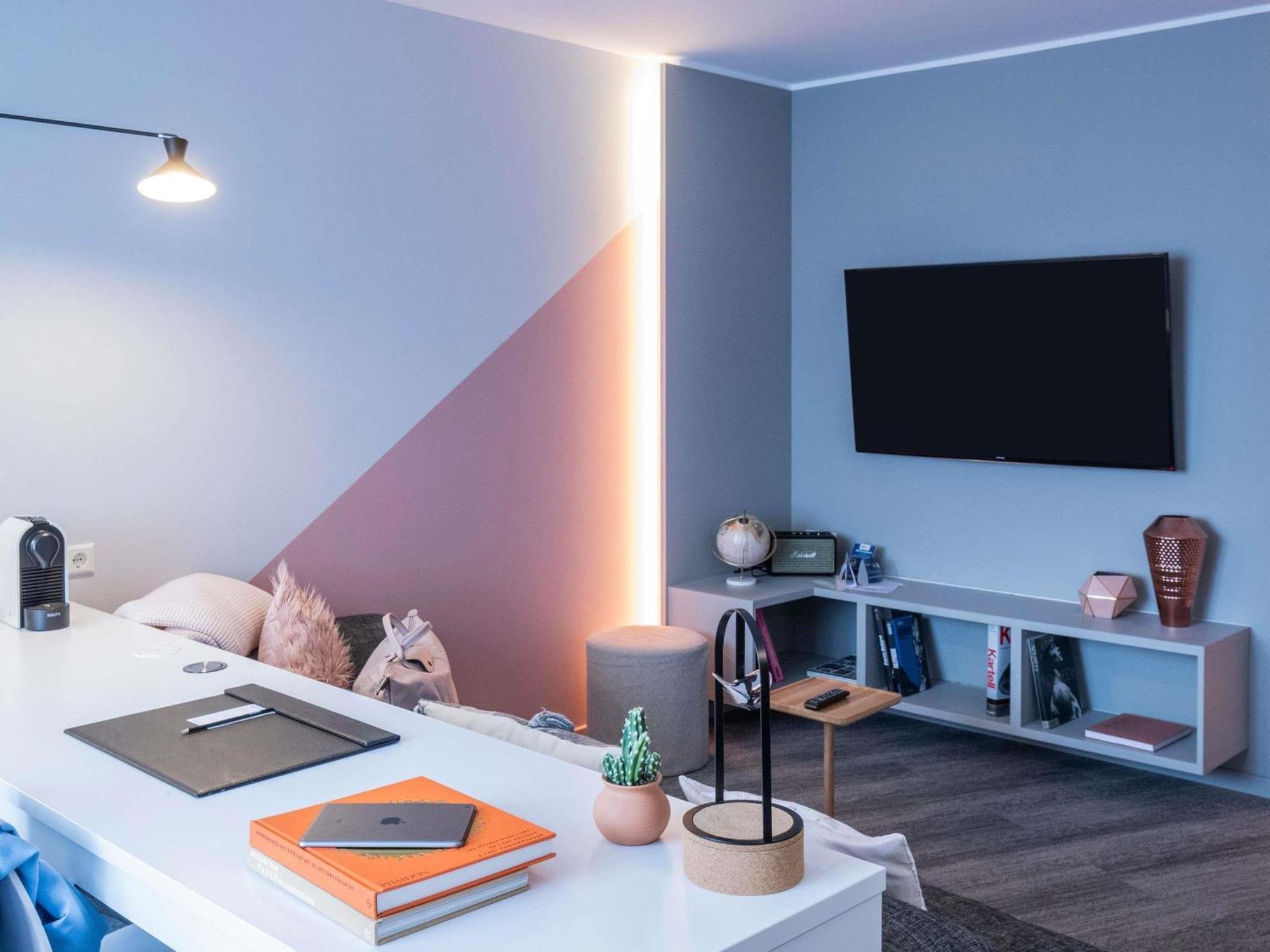 Deluxe Queen Suite