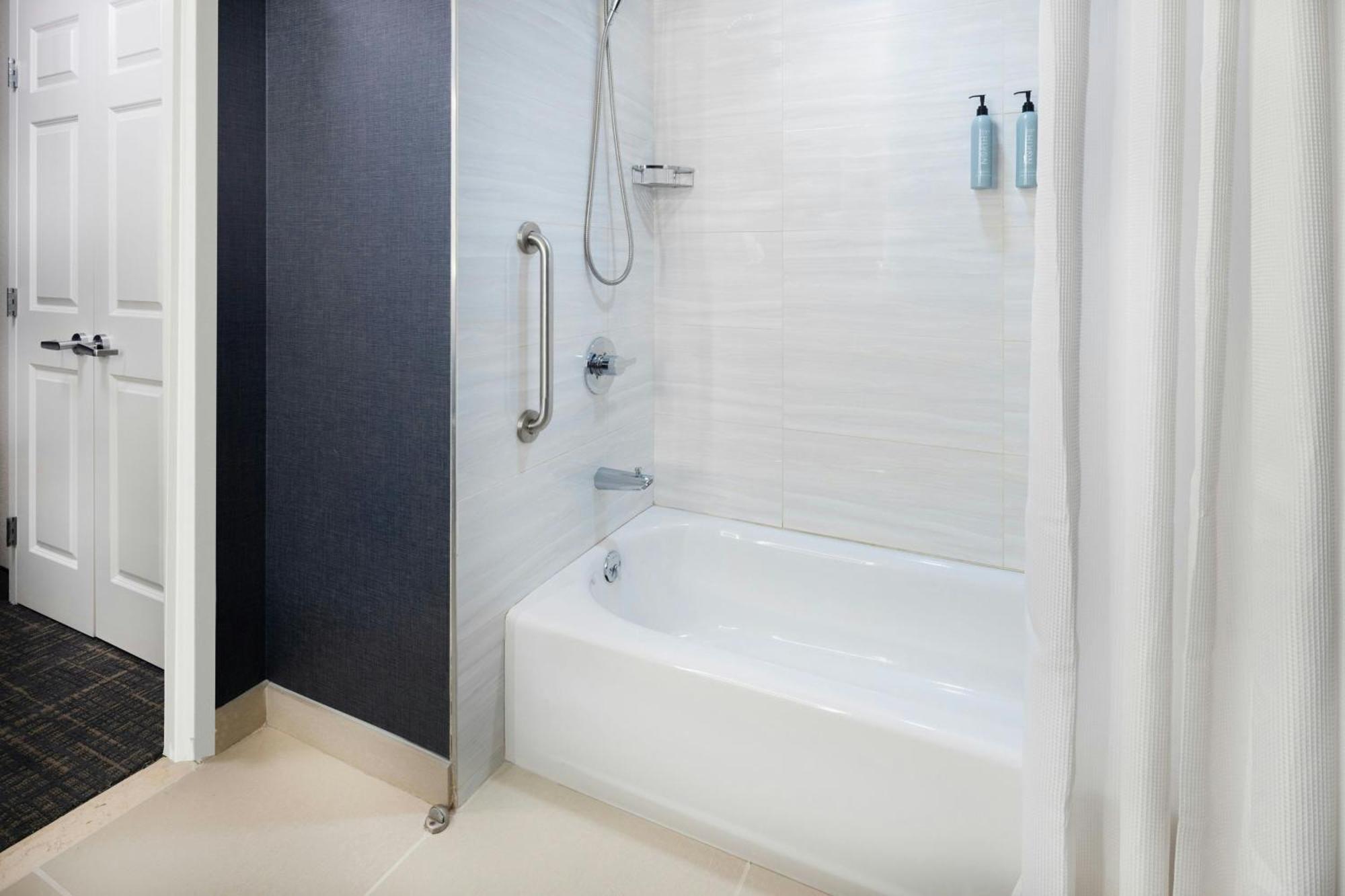 One-Bedroom Suite,1704925785:JPEG